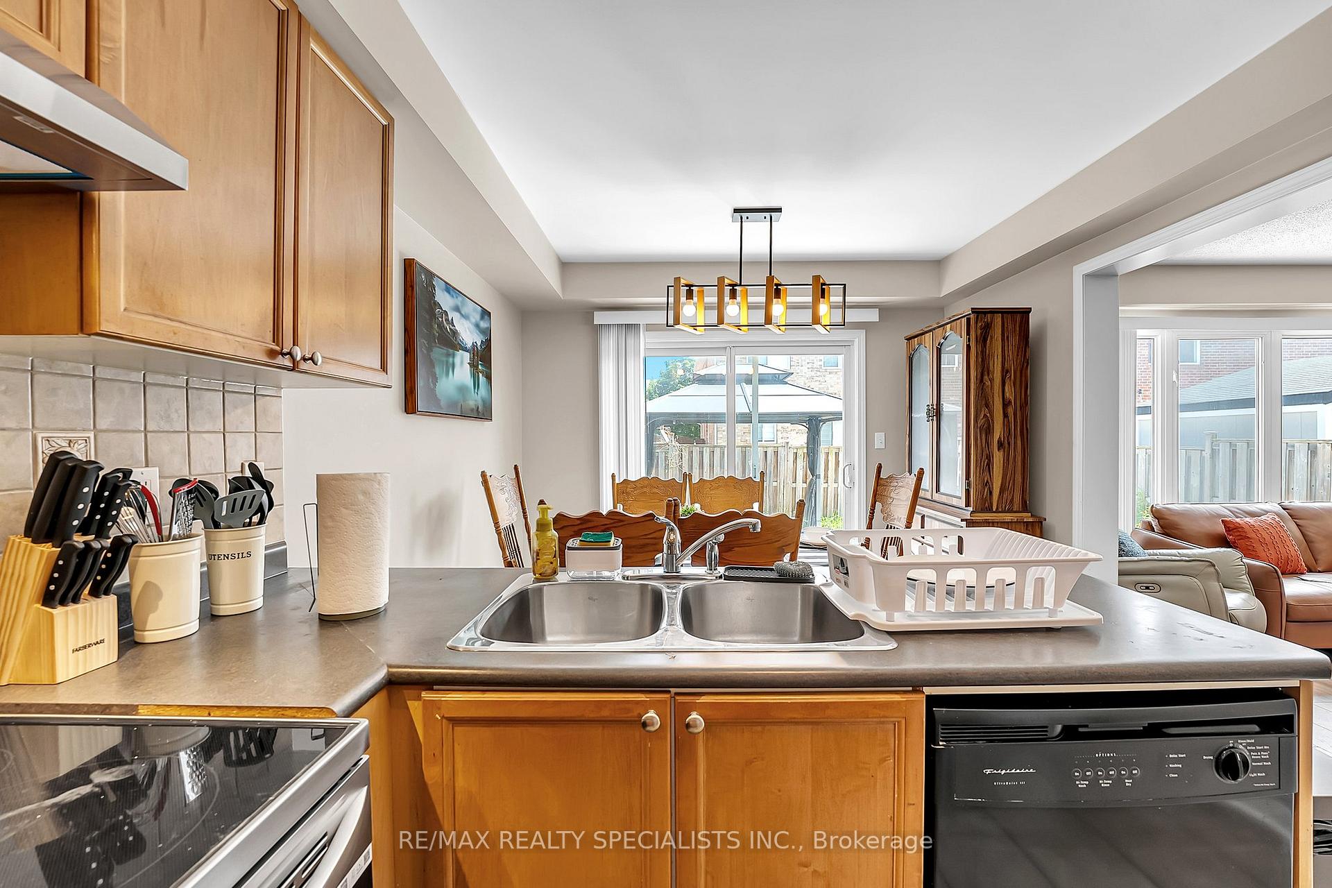 Photo 11 of 37 Jessop Drive, Brampton, Fletcher's Meadow — HOMEH