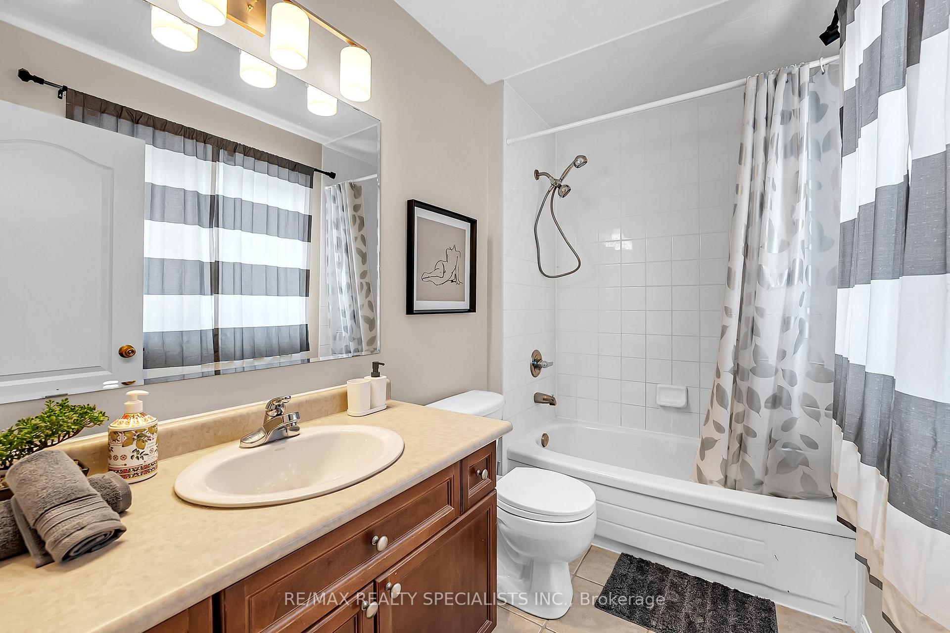 Photo 15 of 37 Jessop Drive, Brampton, Fletcher's Meadow — HOMEH