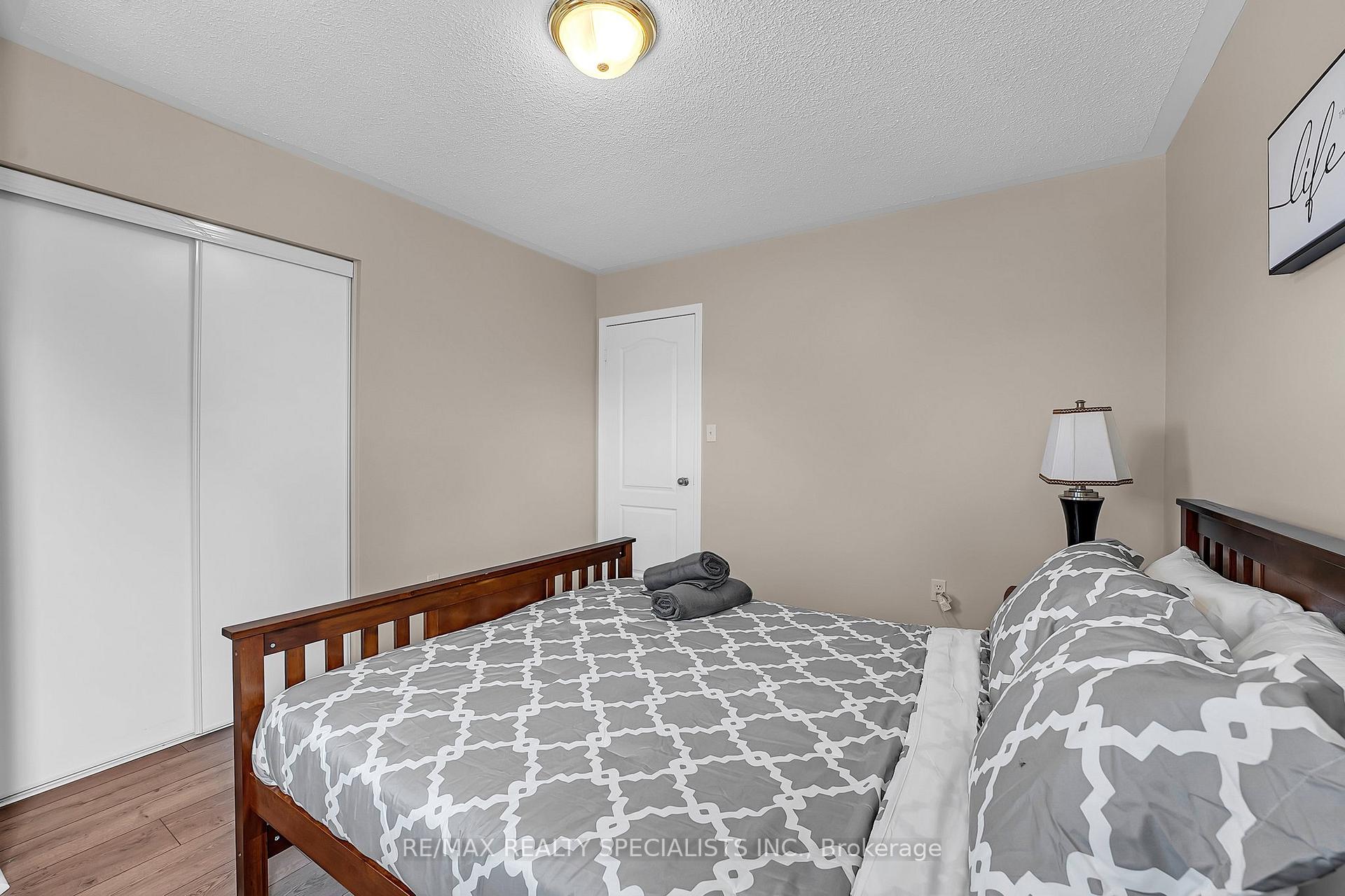 Photo 32 of 37 Jessop Drive, Brampton, Fletcher's Meadow — HOMEH