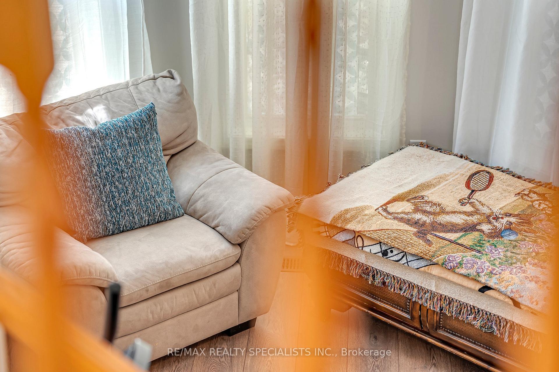 Photo 23 of 37 Jessop Drive, Brampton, Fletcher's Meadow — HOMEH