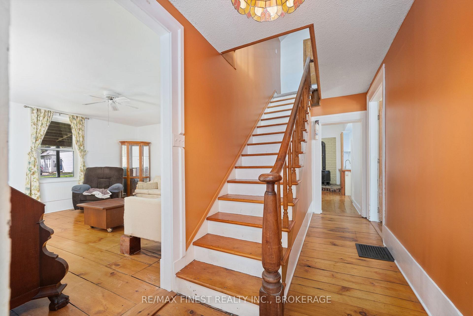Photo 2 of 8 Catherine Street, Prince Edward County, Picton Ward — HOMEH
