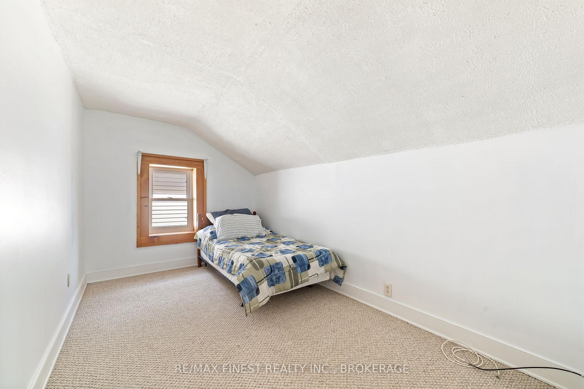 Photo 12 of 8 Catherine Street, Prince Edward County, Picton Ward — HOMEH
