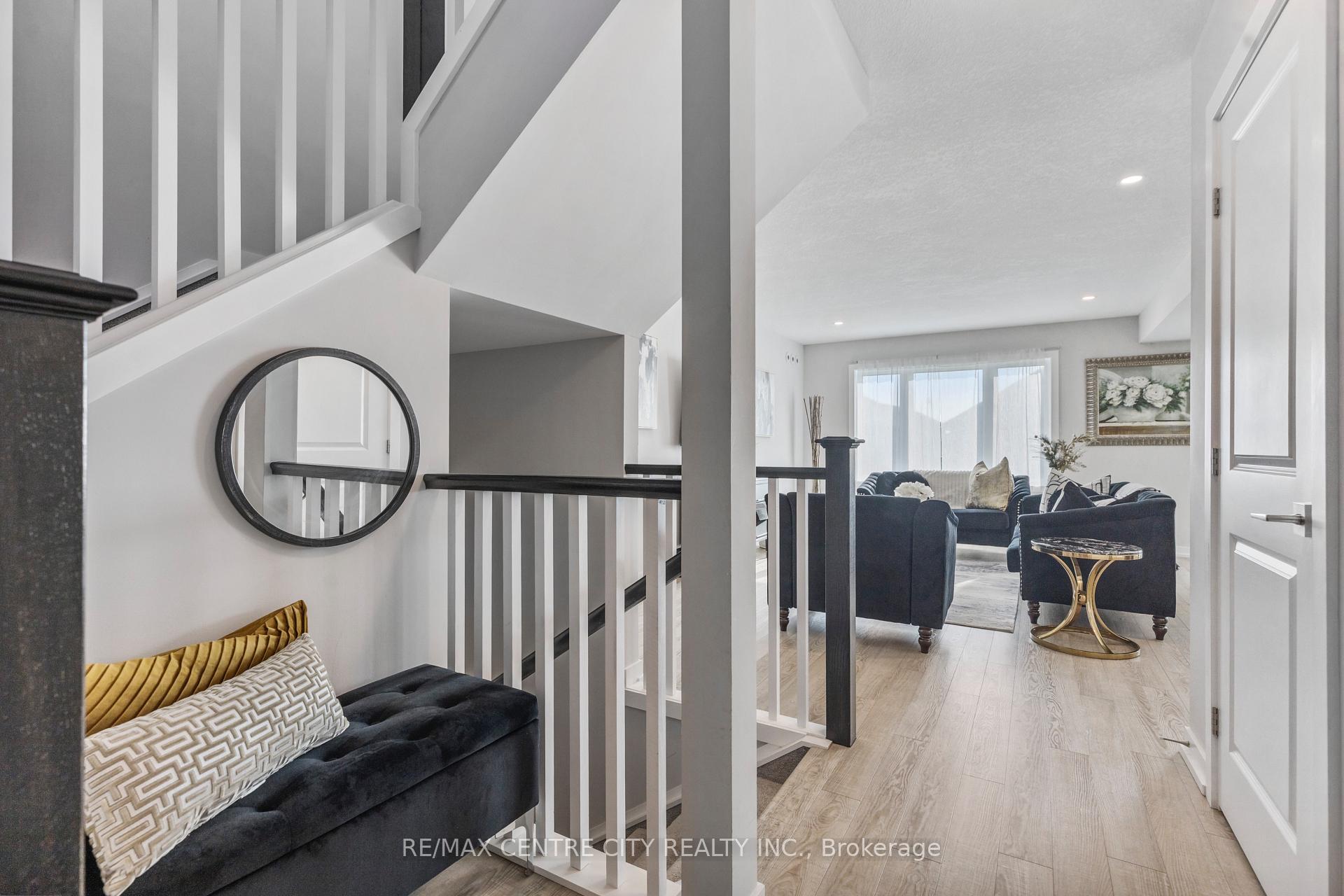 Photo 6 of 93 Benjamin Parkway, St. Thomas — HOMEH