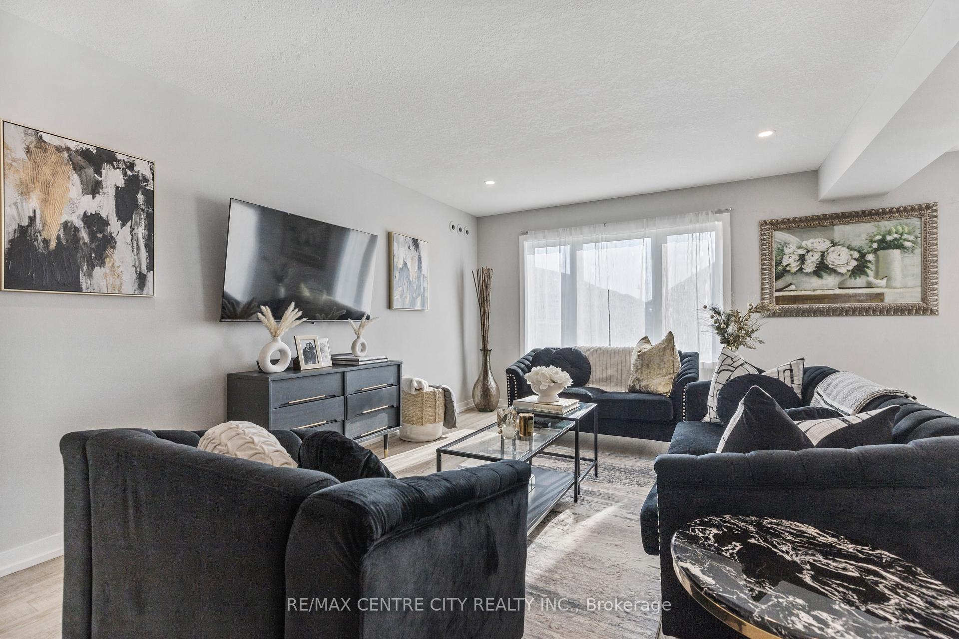 Photo 12 of 93 Benjamin Parkway, St. Thomas — HOMEH