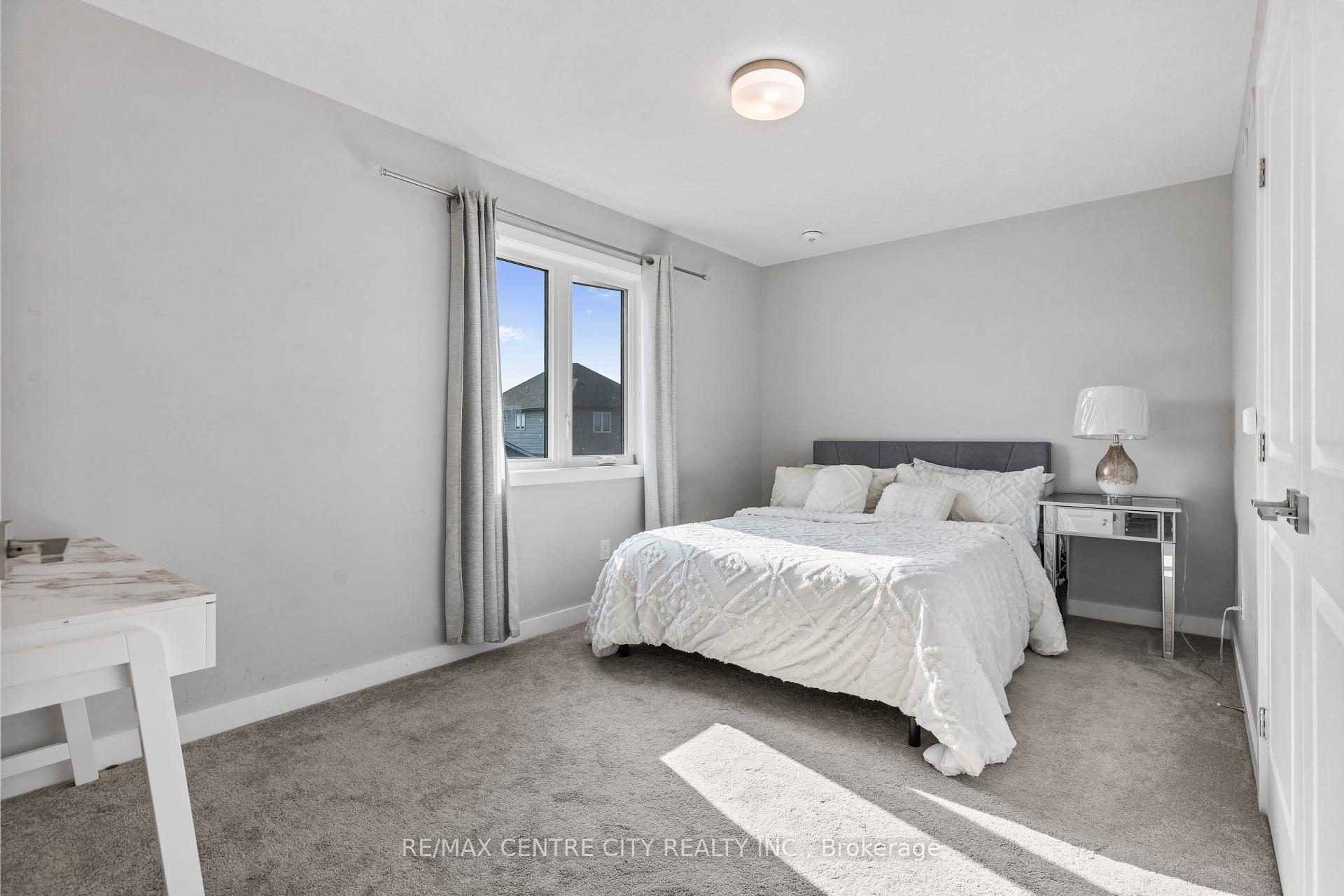 Photo 16 of 93 Benjamin Parkway, St. Thomas — HOMEH