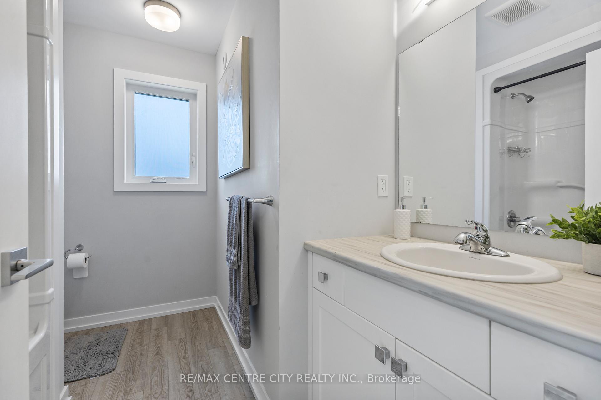 Photo 20 of 93 Benjamin Parkway, St. Thomas — HOMEH