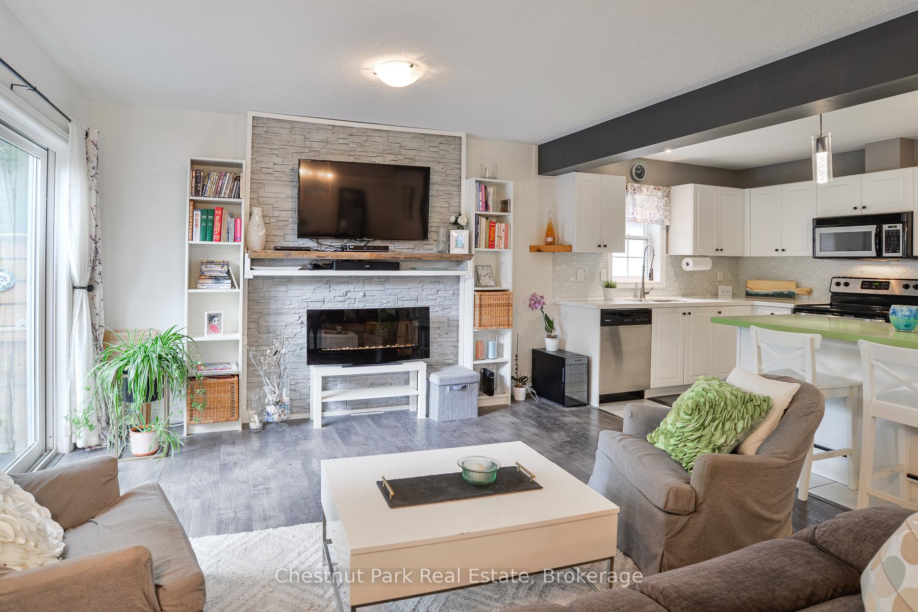 Photo 3 of 180 Pine Street, Gravenhurst, Wood (Gravenhurst) — HOMEH