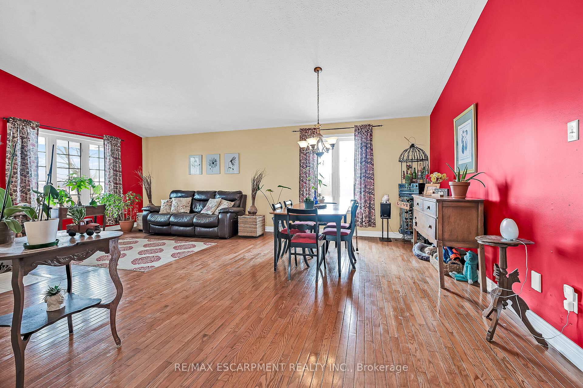 Photo 4 of 10 Oak Street, Haldimand — HOMEH