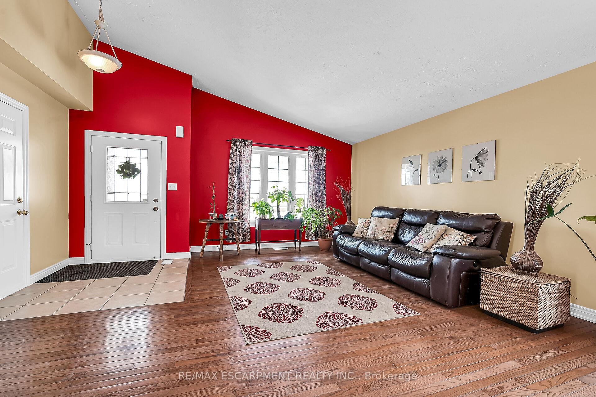 Photo 14 of 10 Oak Street, Haldimand — HOMEH
