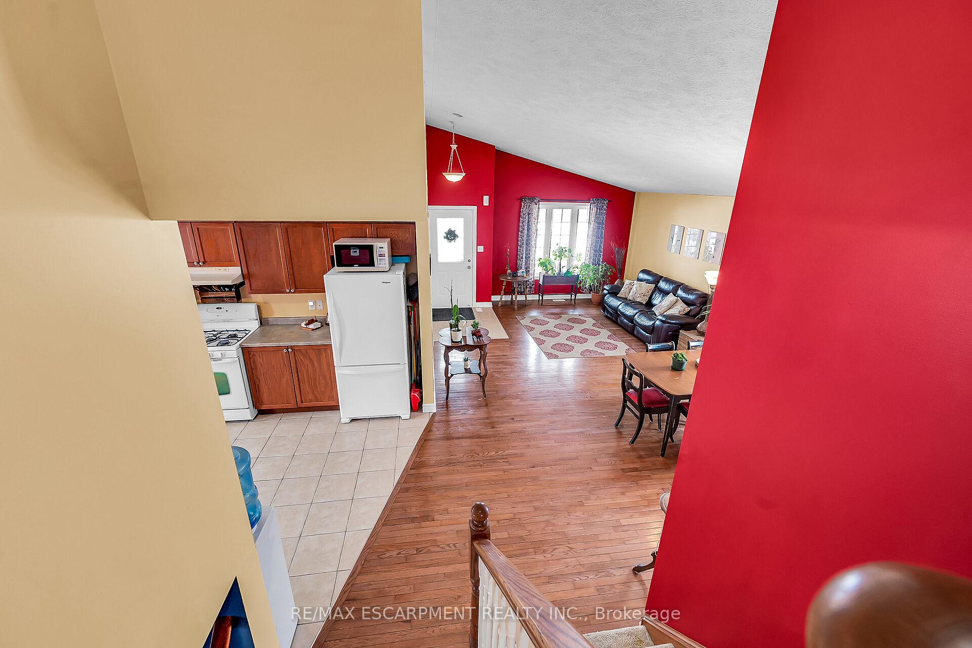 Photo 13 of 10 Oak Street, Haldimand — HOMEH