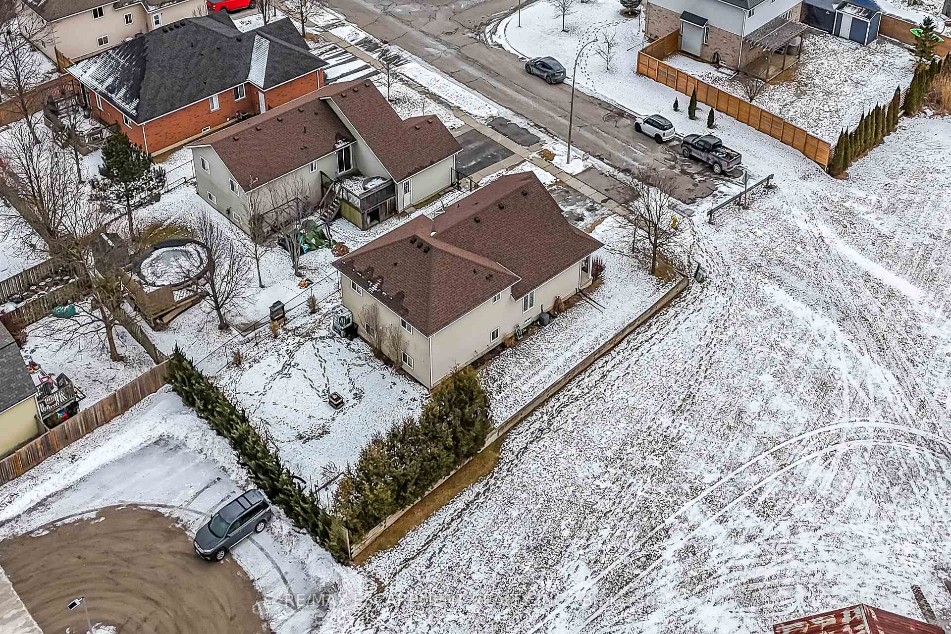 Photo 43 of 10 Oak Street, Haldimand — HOMEH
