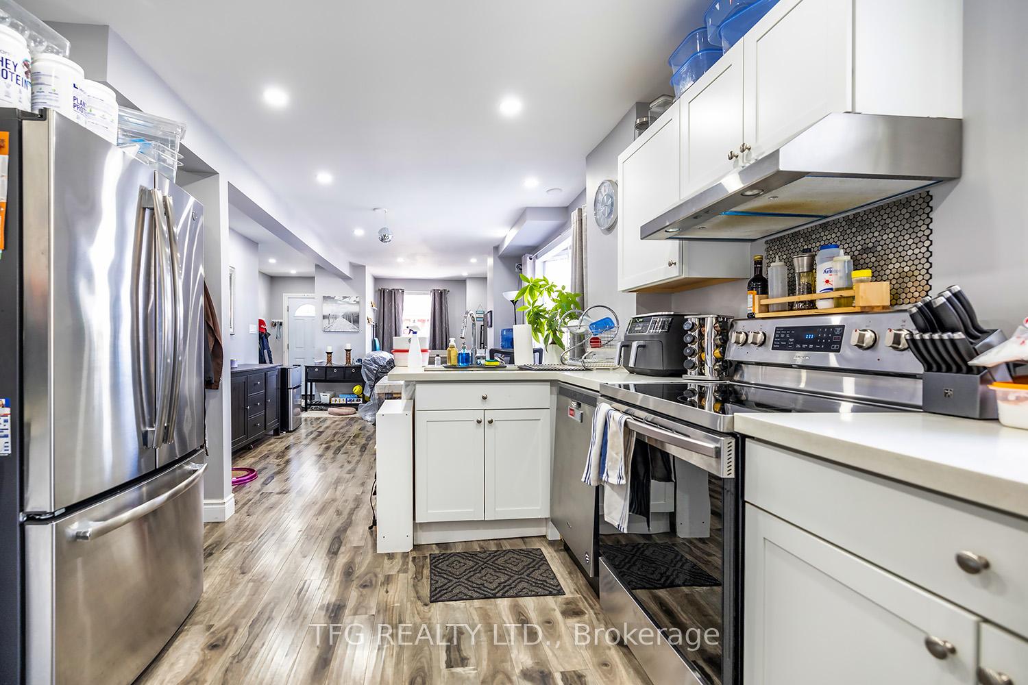 Photo 3 of 285 Jarvis Street, Oshawa, O'Neill — HOMEH