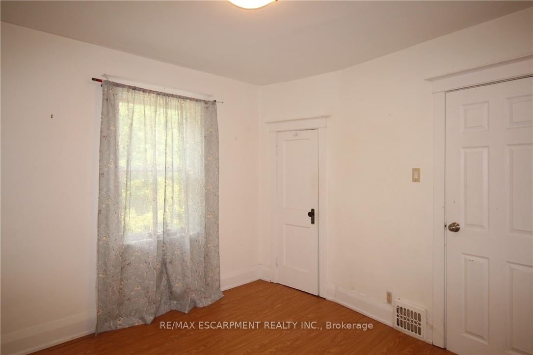 Photo 18 of 29 Dromore Crescent, Hamilton, Westdale — HOMEH