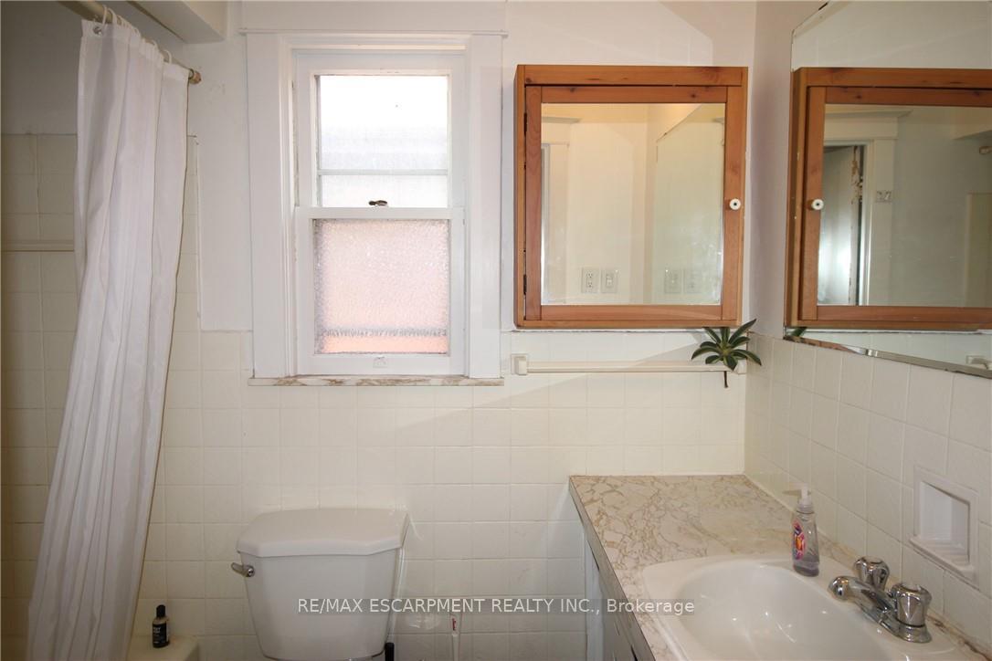 Photo 16 of 29 Dromore Crescent, Hamilton, Westdale — HOMEH