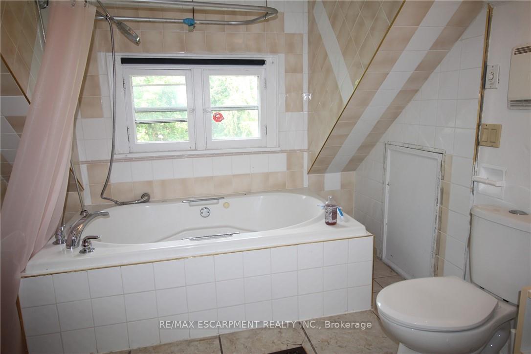 Photo 24 of 29 Dromore Crescent, Hamilton, Westdale — HOMEH