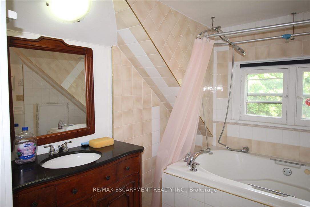 Photo 25 of 29 Dromore Crescent, Hamilton, Westdale — HOMEH