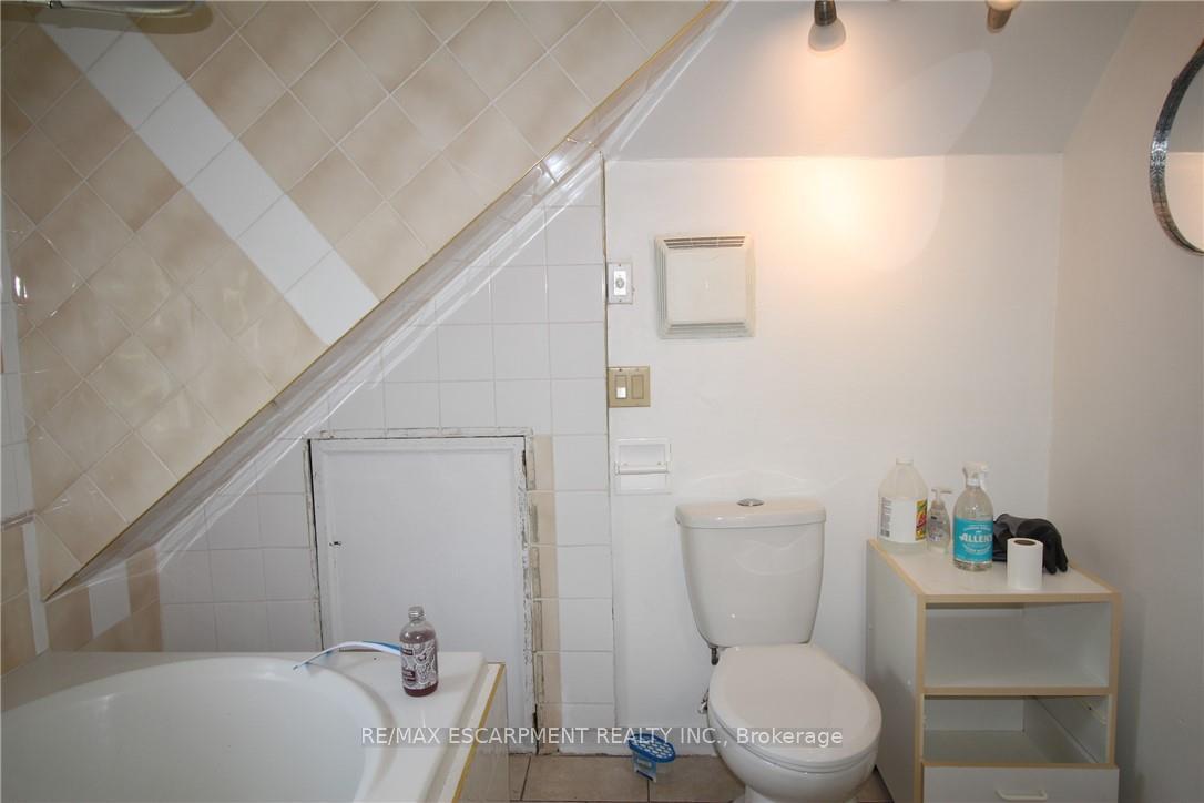 Photo 23 of 29 Dromore Crescent, Hamilton, Westdale — HOMEH