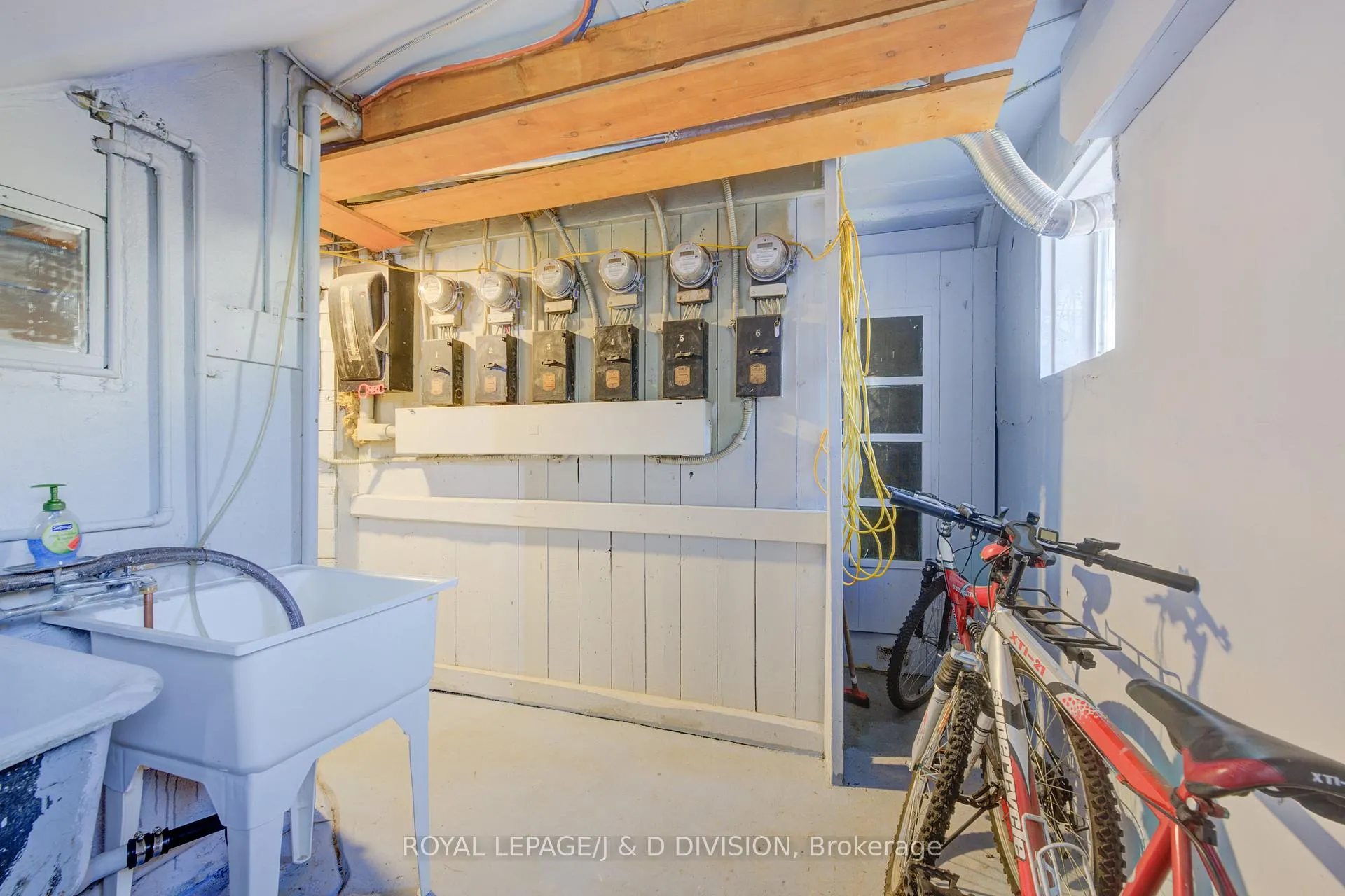 Photo 37 of 345 Louisa Street, Kitchener — HOMEH