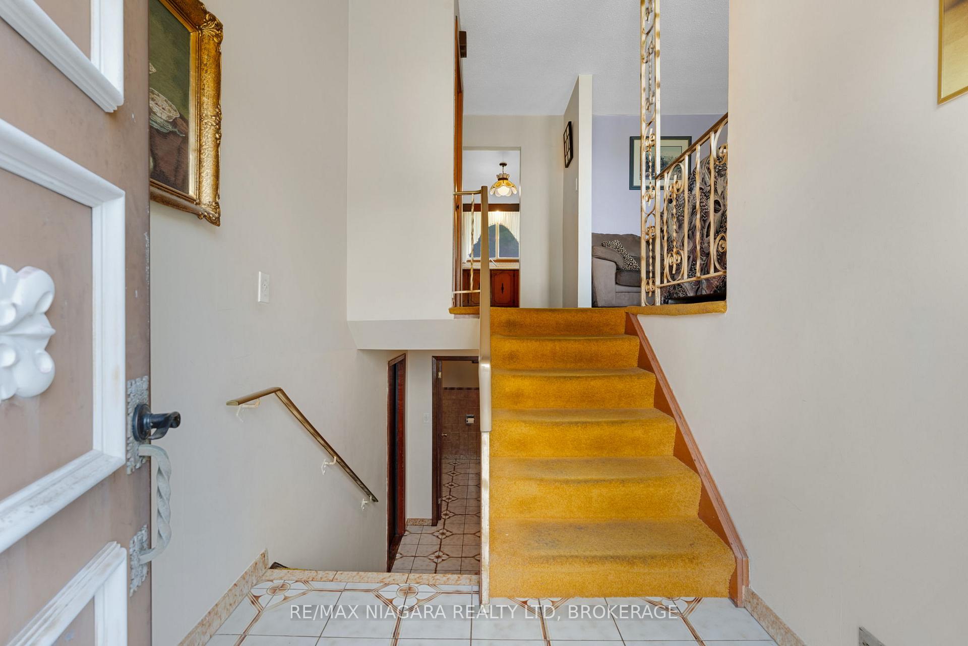 Photo 5 of 116 Pine Drive, Hamilton, Stoney Creek — HOMEH
