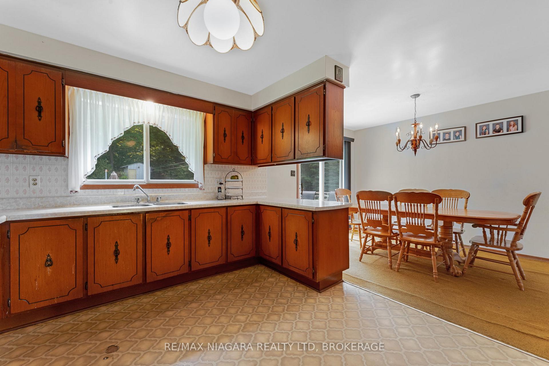 Photo 6 of 116 Pine Drive, Hamilton, Stoney Creek — HOMEH