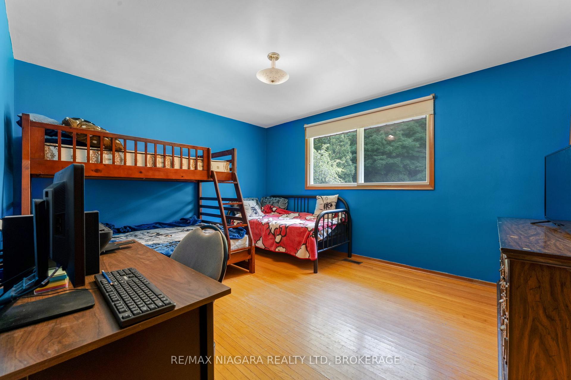 Photo 10 of 116 Pine Drive, Hamilton, Stoney Creek — HOMEH