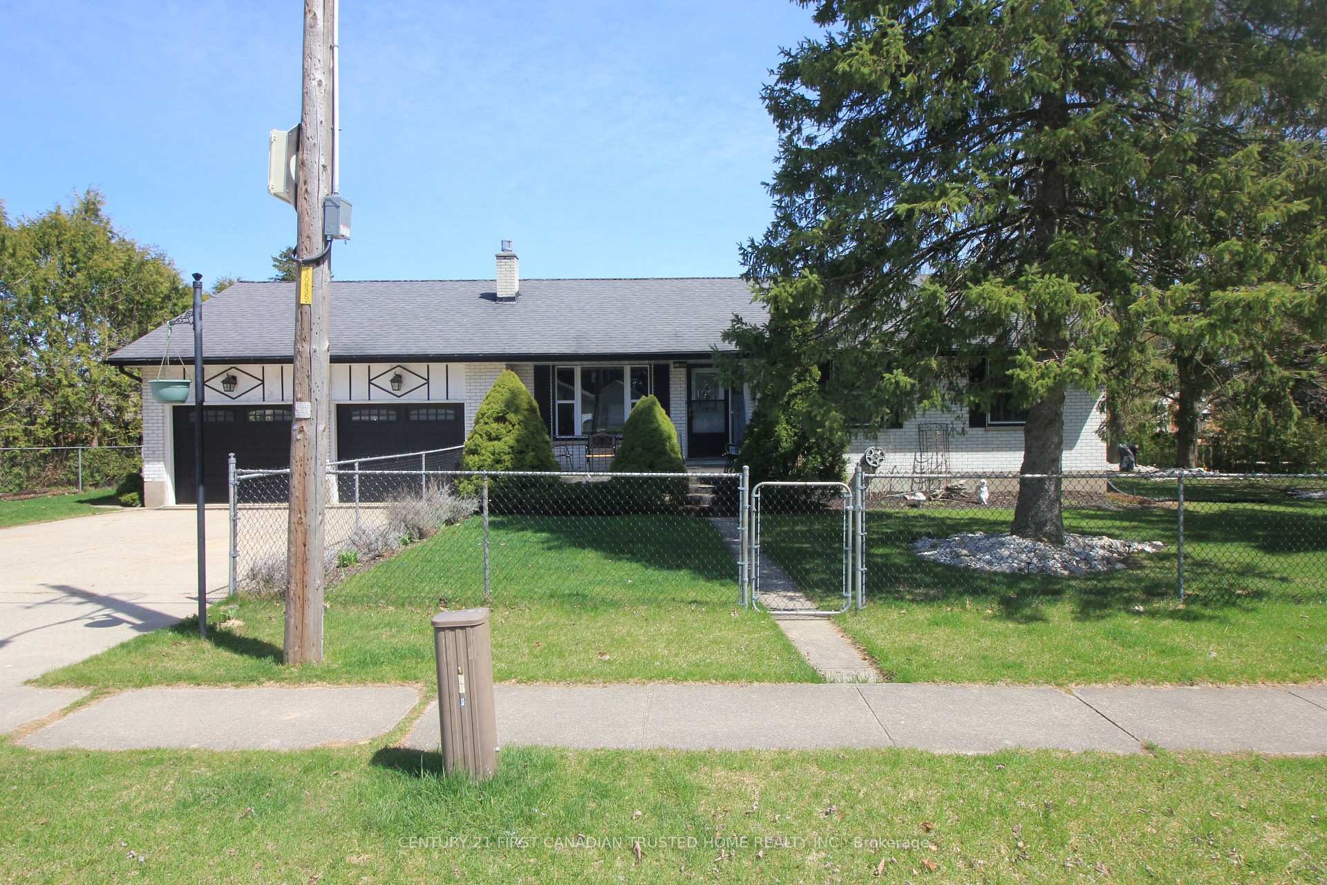 Photo 7 of 2294 Gore Street, Strathroy-Caradoc, Mount Brydges — HOMEH