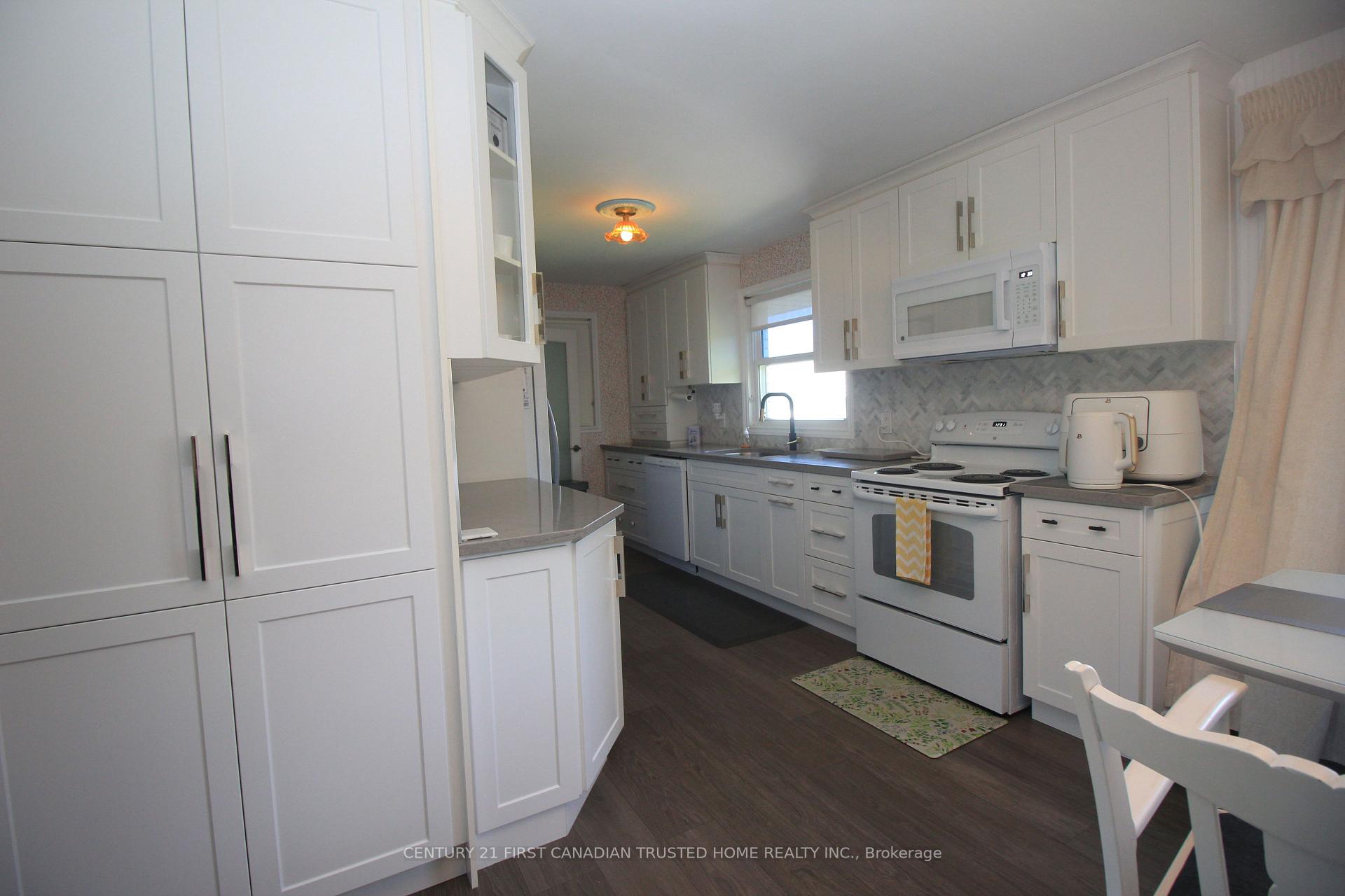 Photo 9 of 2294 Gore Street, Strathroy-Caradoc, Mount Brydges — HOMEH