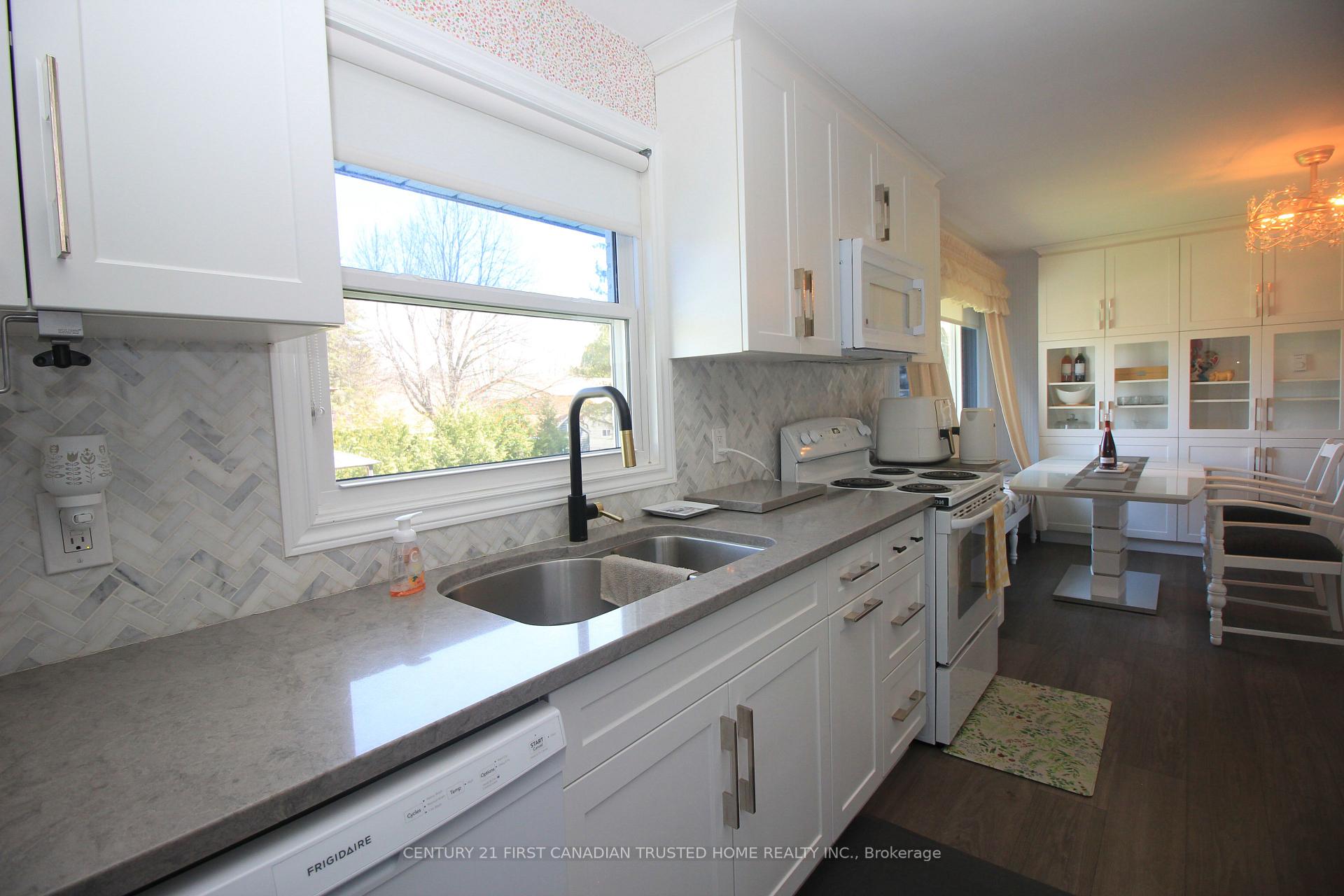 Photo 12 of 2294 Gore Street, Strathroy-Caradoc, Mount Brydges — HOMEH