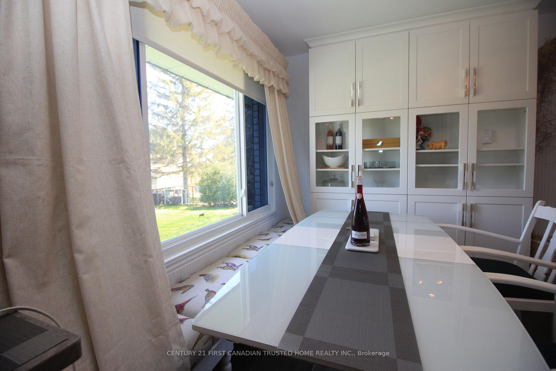 Photo 10 of 2294 Gore Street, Strathroy-Caradoc, Mount Brydges — HOMEH