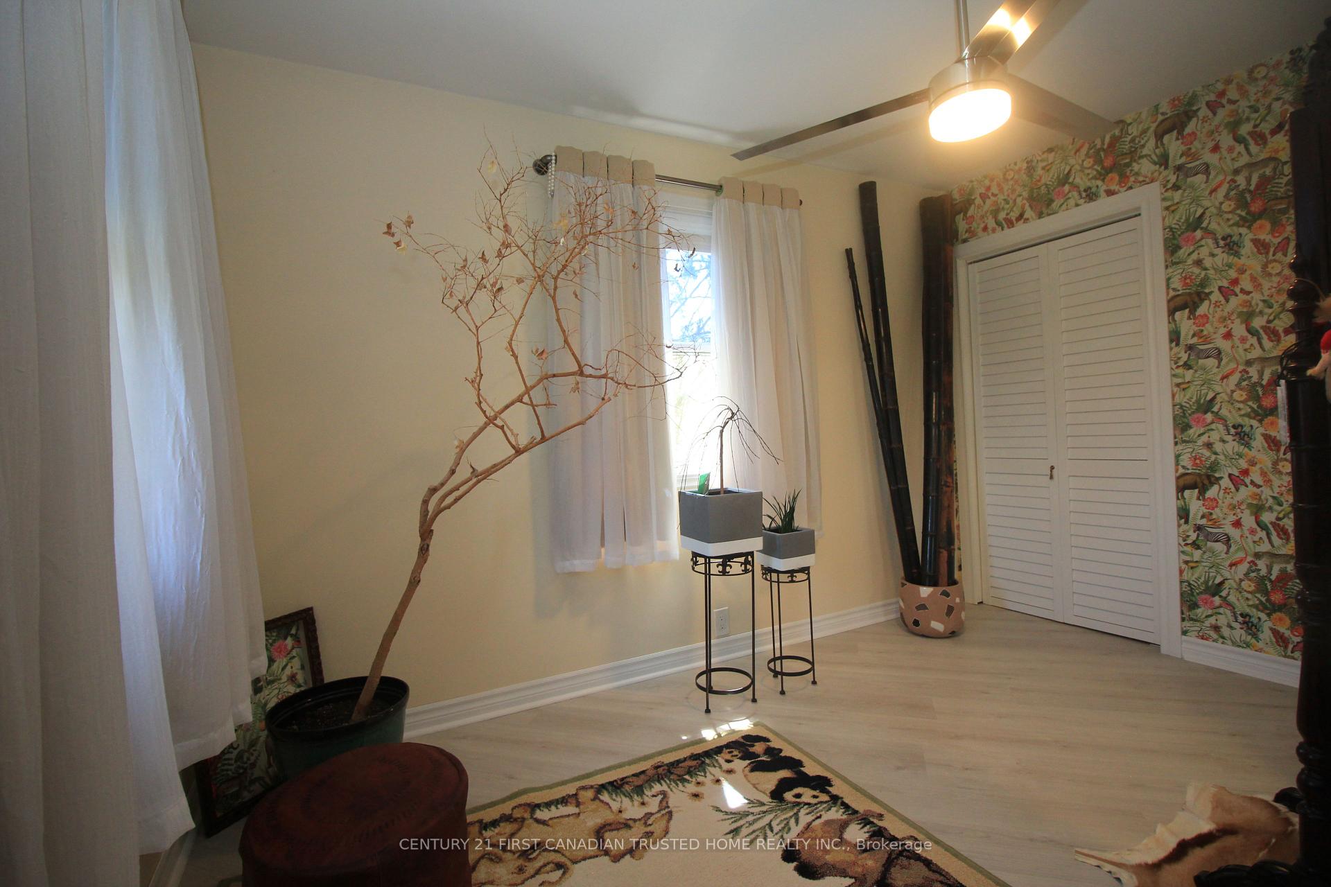 Photo 21 of 2294 Gore Street, Strathroy-Caradoc, Mount Brydges — HOMEH