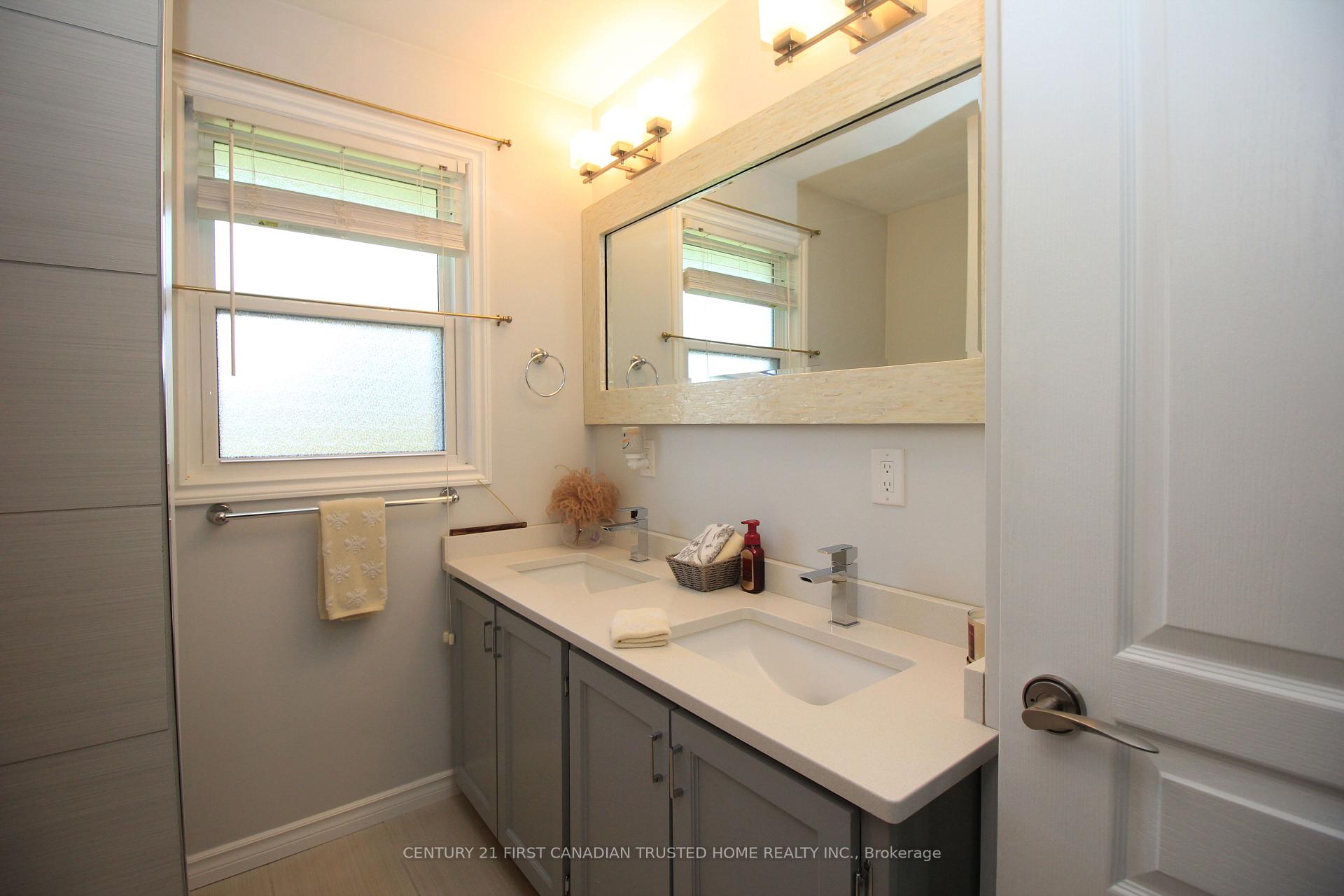 Photo 18 of 2294 Gore Street, Strathroy-Caradoc, Mount Brydges — HOMEH
