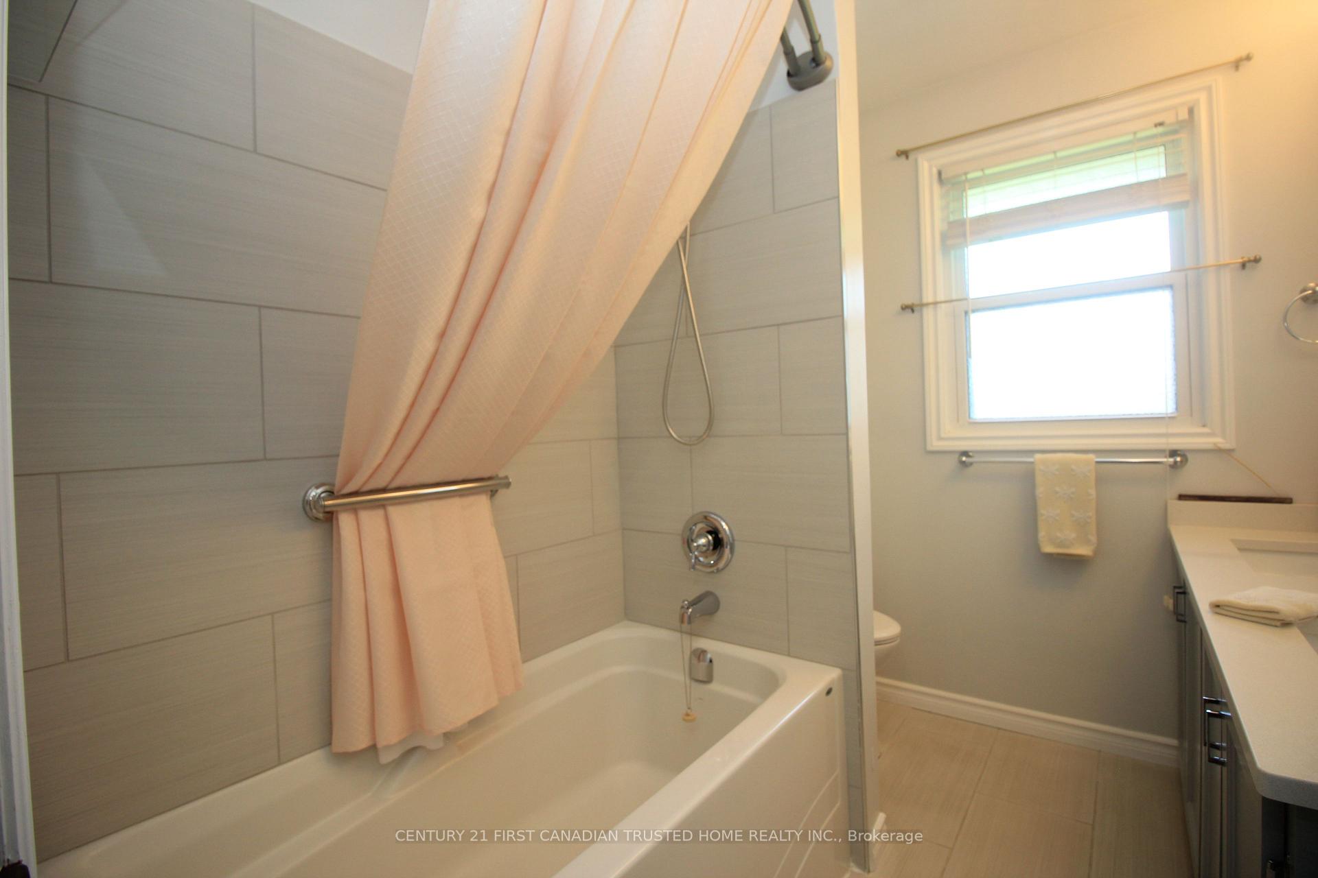 Photo 15 of 2294 Gore Street, Strathroy-Caradoc, Mount Brydges — HOMEH
