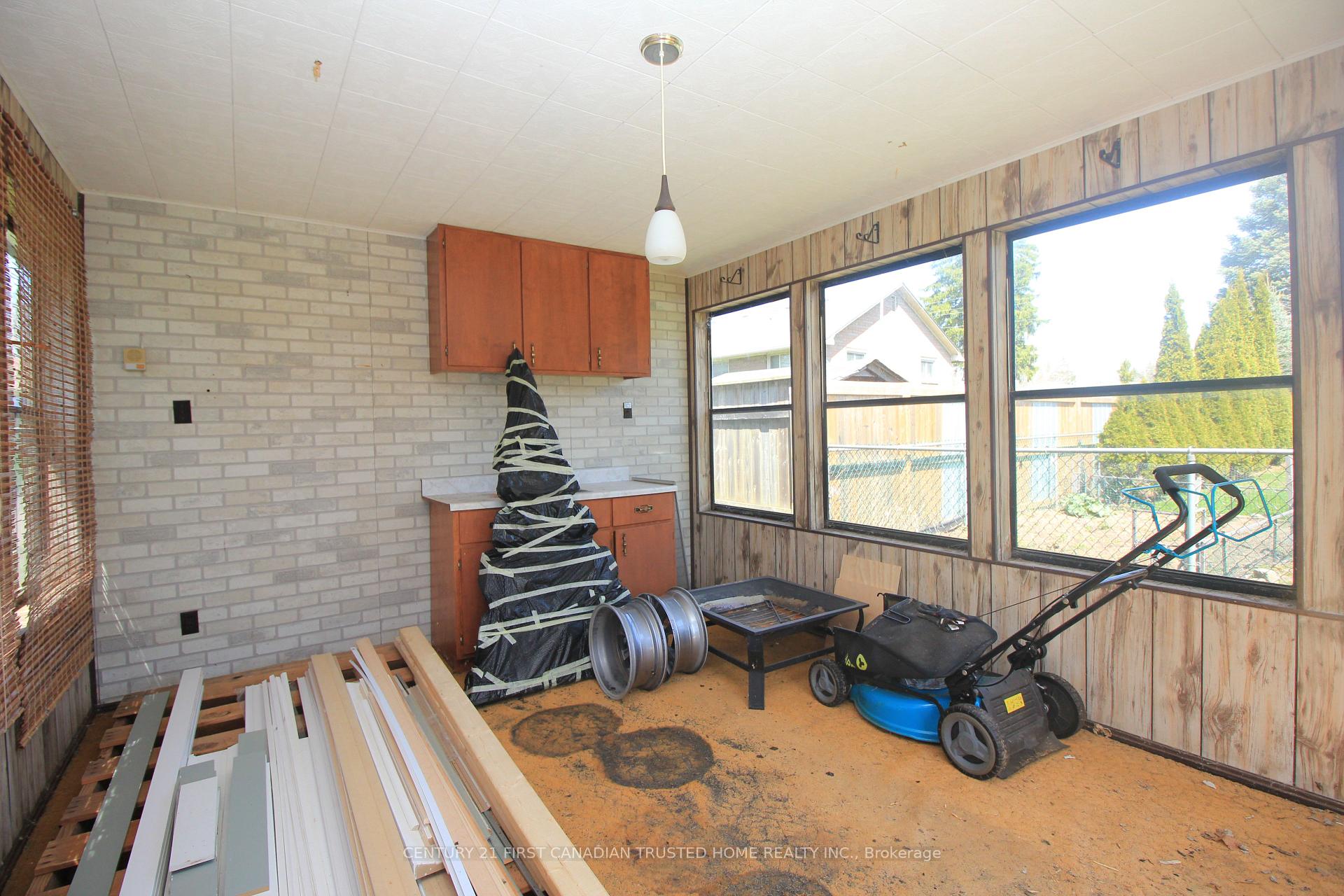 Photo 37 of 2294 Gore Street, Strathroy-Caradoc, Mount Brydges — HOMEH