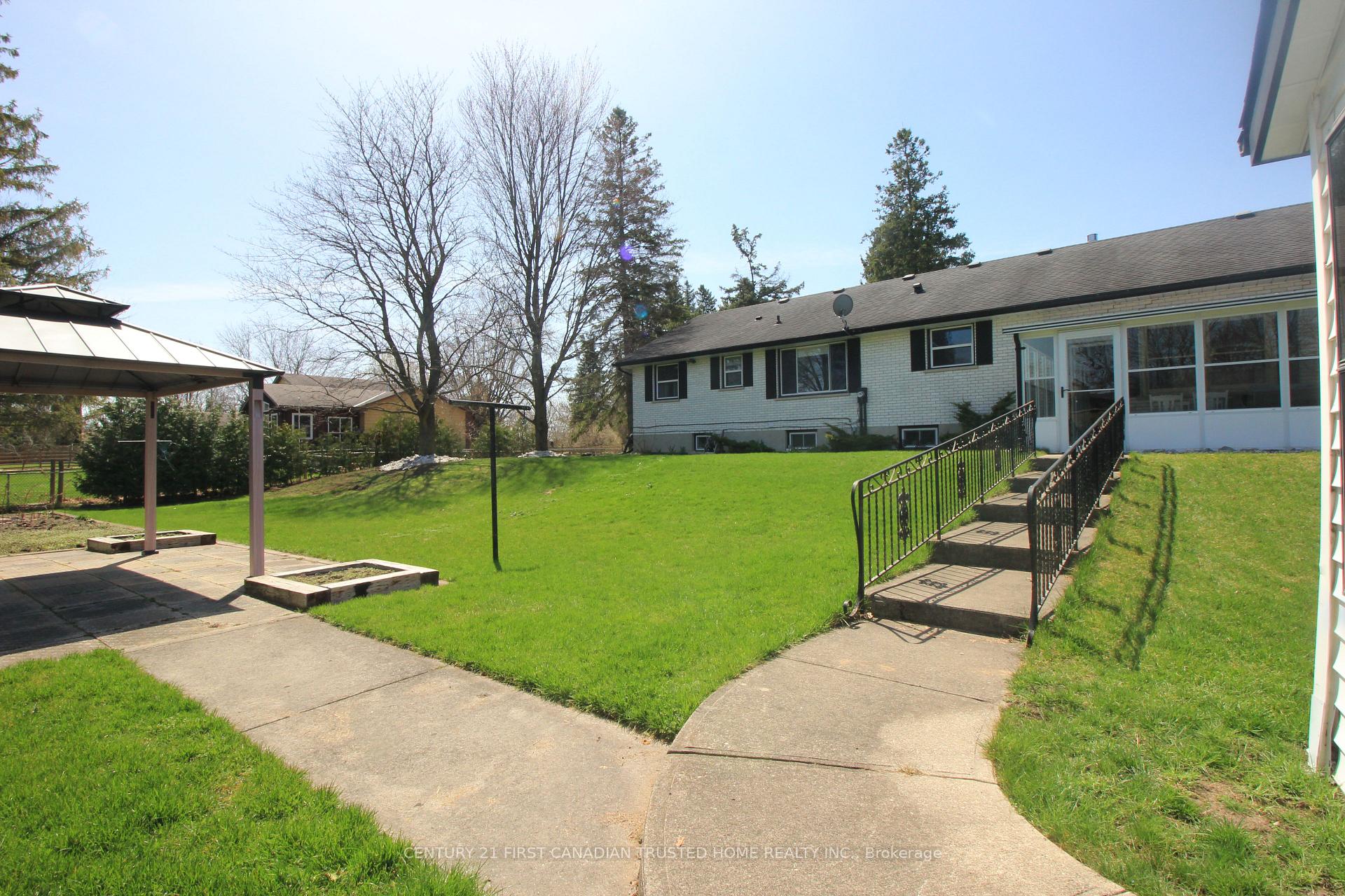 Photo 38 of 2294 Gore Street, Strathroy-Caradoc, Mount Brydges — HOMEH