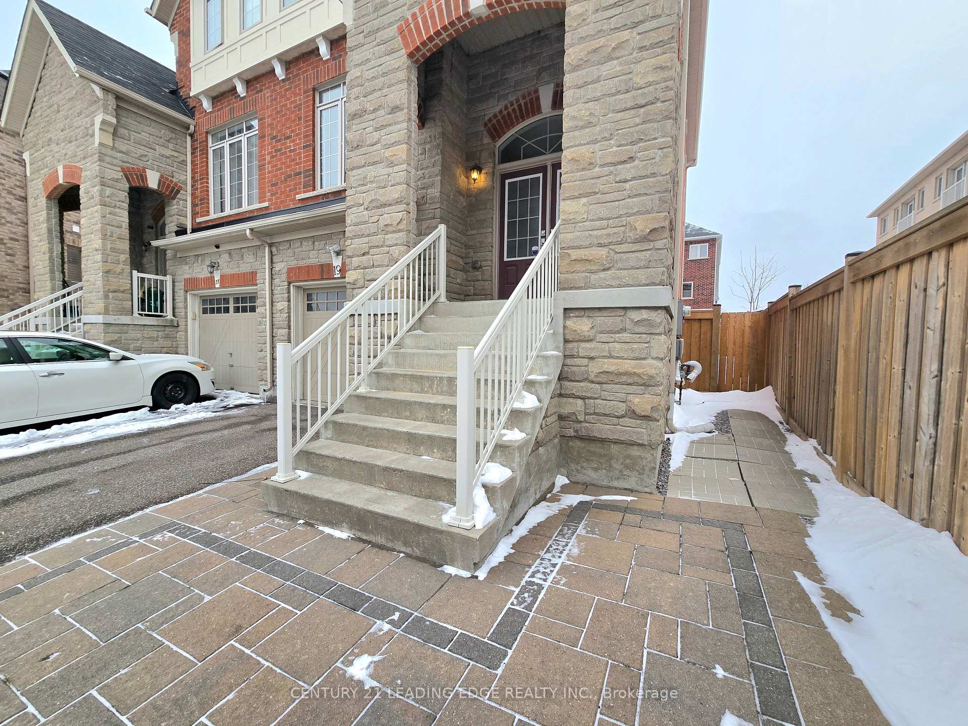 Photo 4 of 19 Living Crescent, Markham, Victoria Square — HOMEH