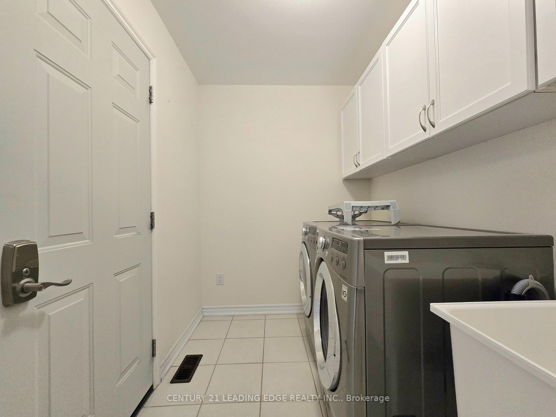 Photo 2 of 19 Living Crescent, Markham, Victoria Square — HOMEH