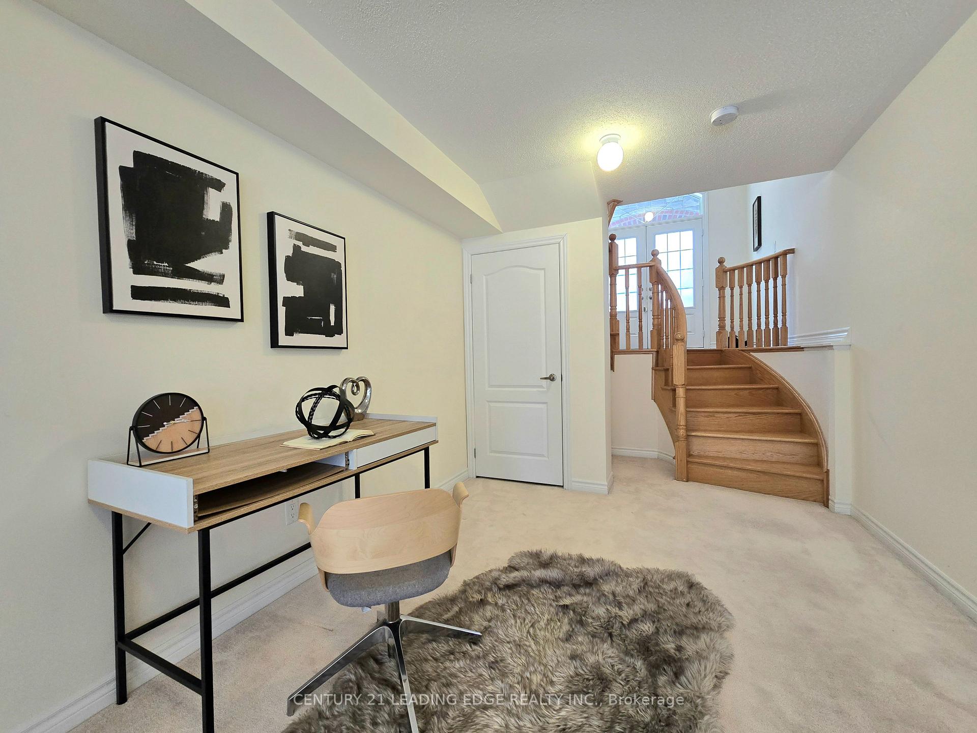 Photo 12 of 19 Living Crescent, Markham, Victoria Square — HOMEH
