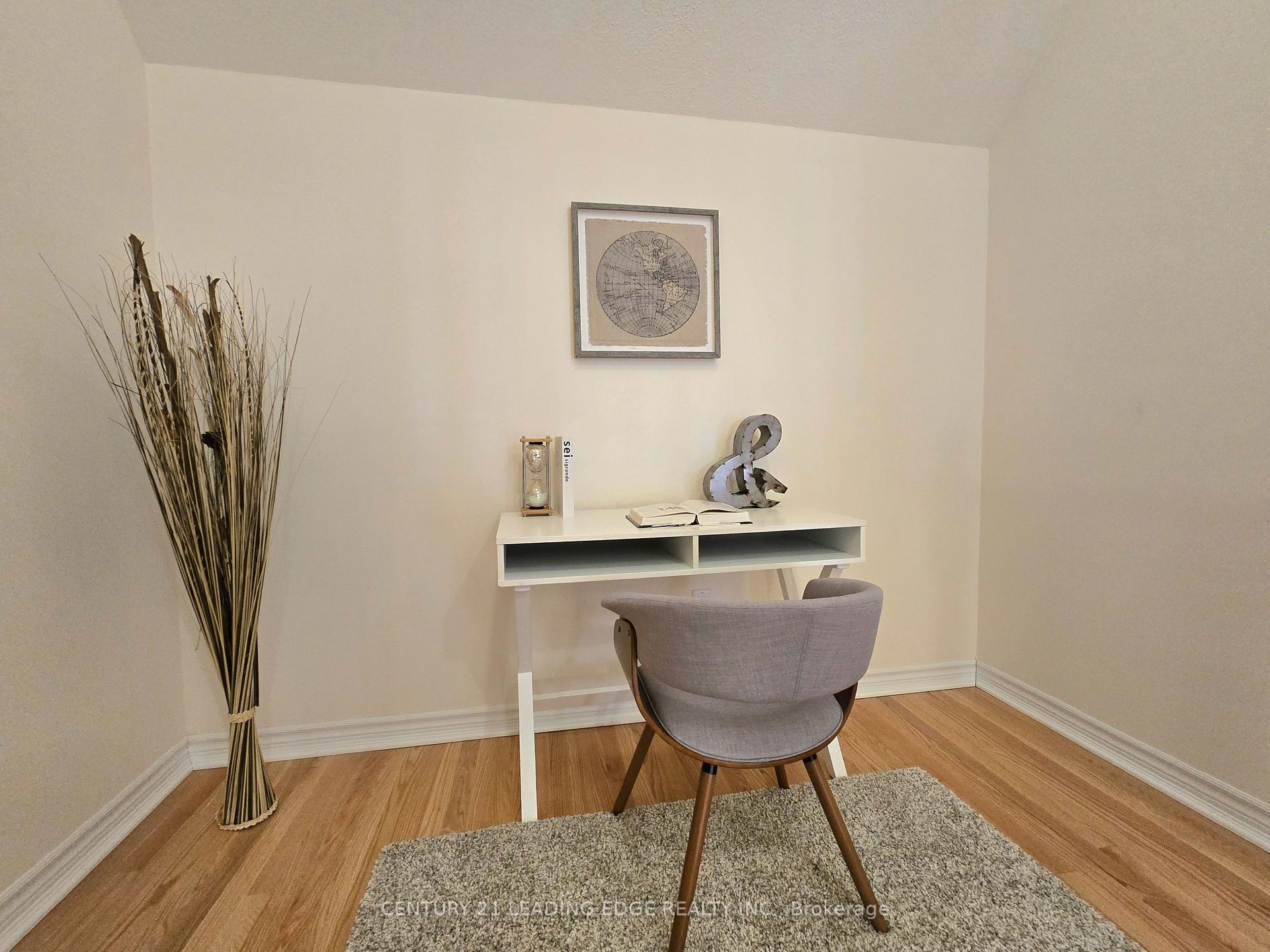 Photo 16 of 19 Living Crescent, Markham, Victoria Square — HOMEH
