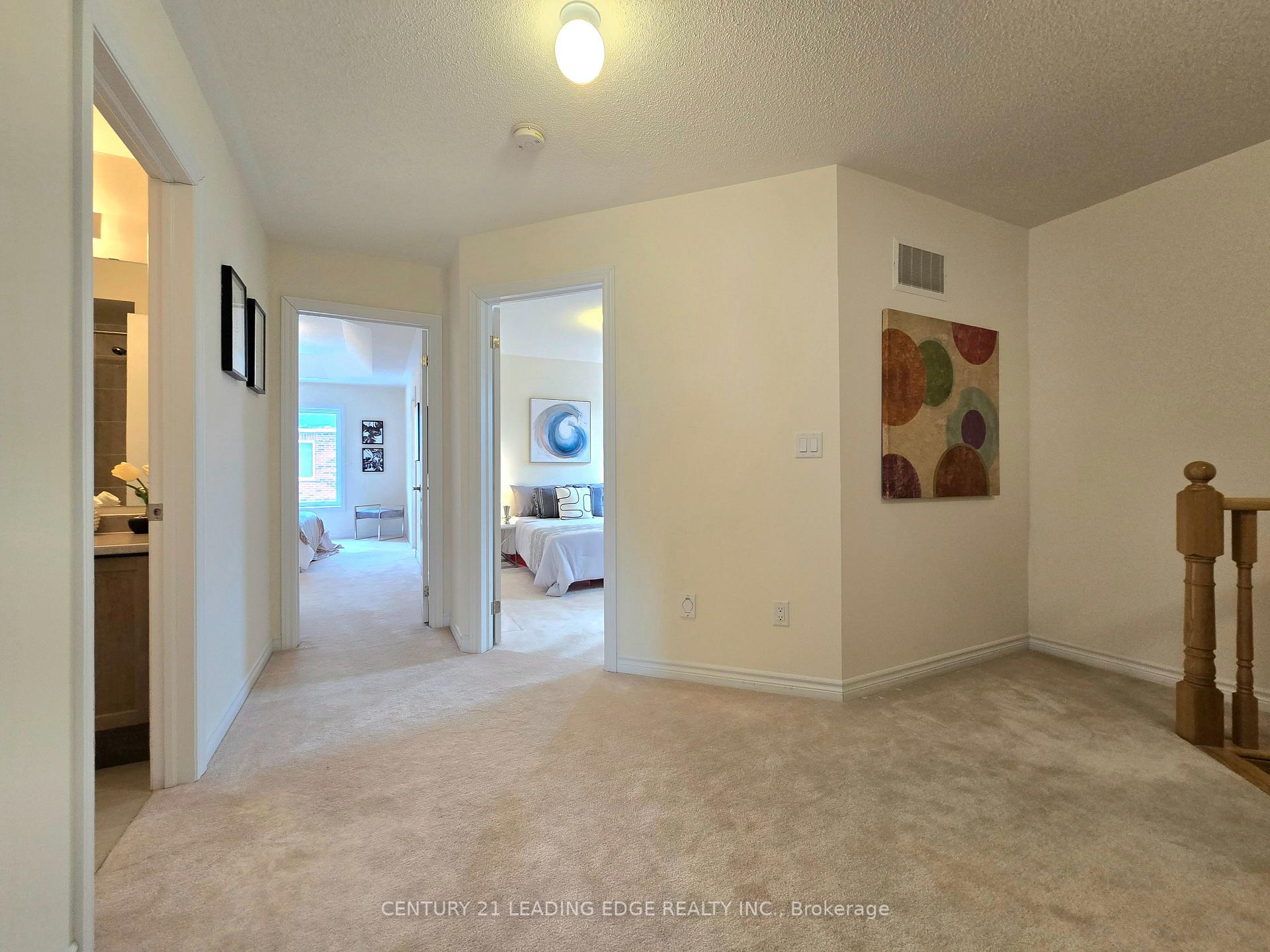 Photo 15 of 19 Living Crescent, Markham, Victoria Square — HOMEH