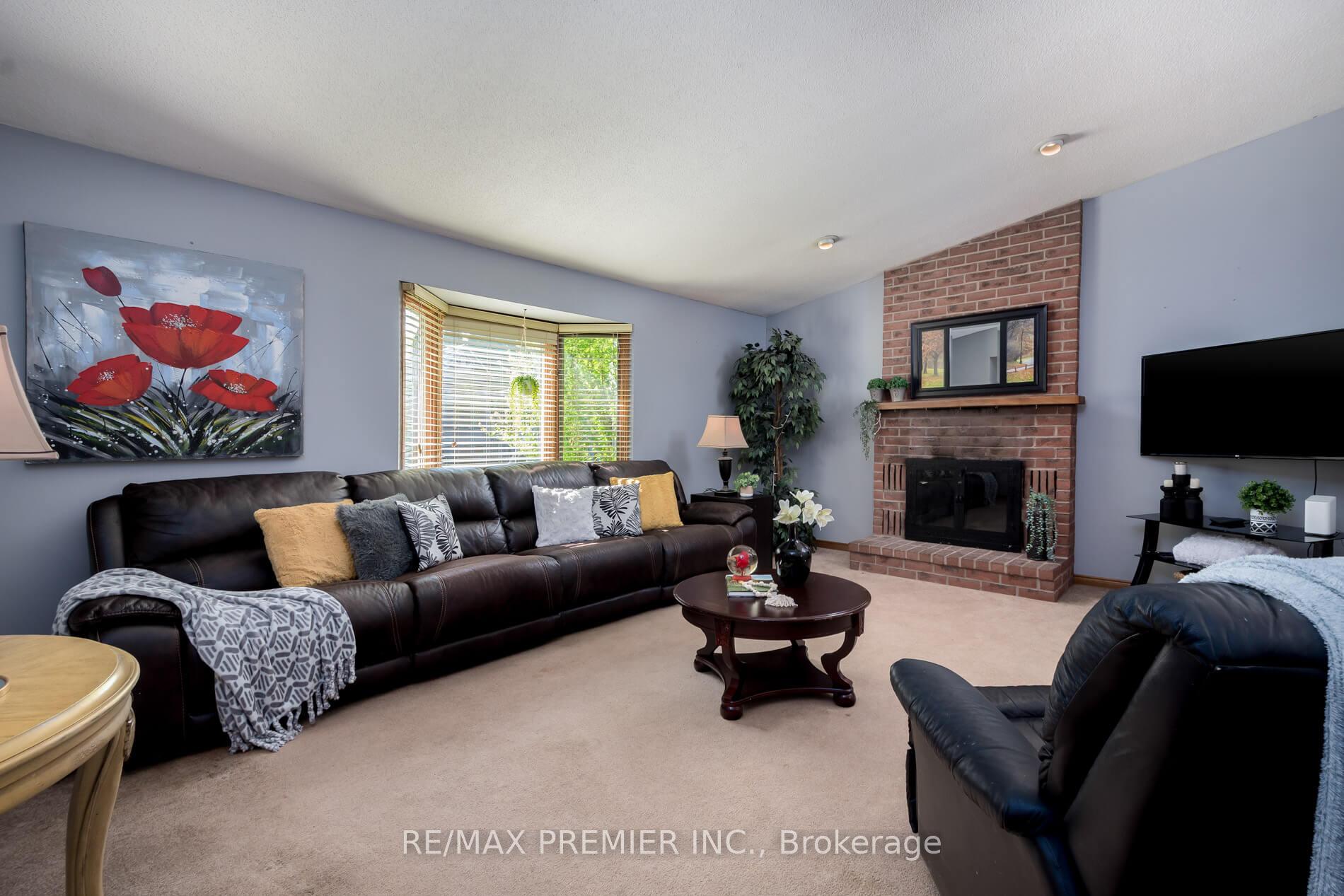 Photo 9 of 32 Buchanan Drive, Haldimand — HOMEH