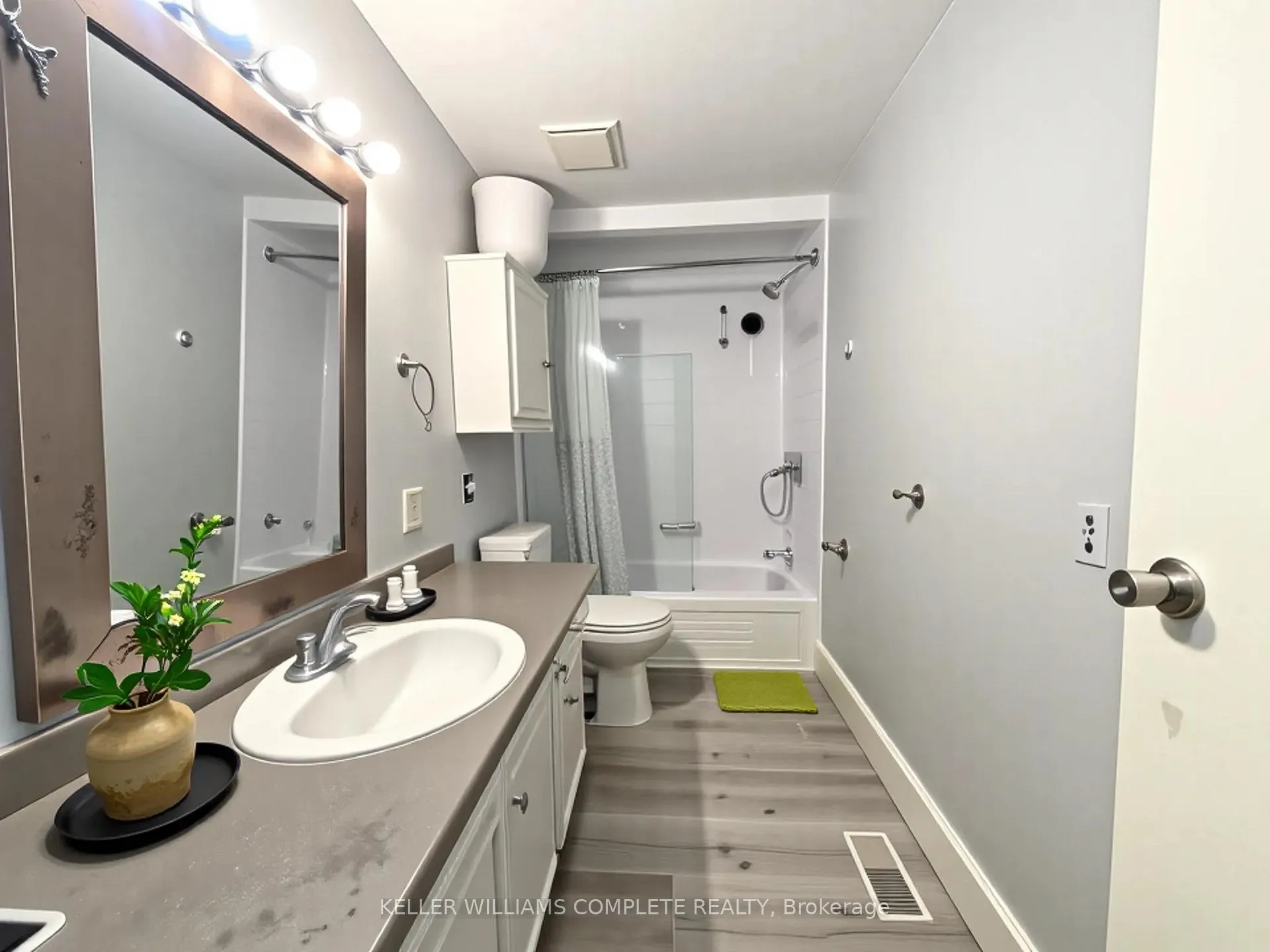 Photo 13 of Unit A, 255 Blackhorne Drive, Kitchener — HOMEH