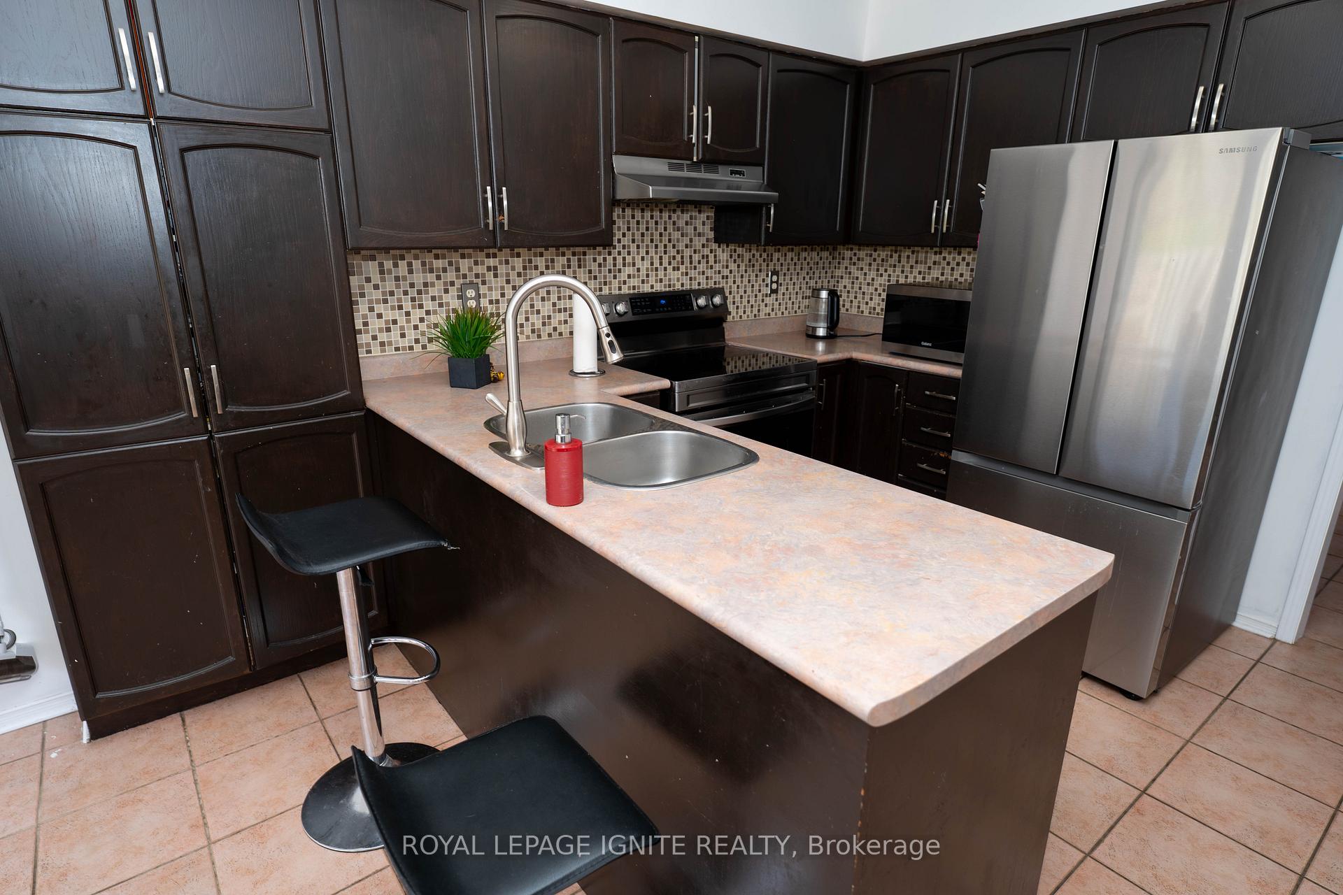 Photo 3 of 82 Elephant Hill Drive, Clarington, Bowmanville — HOMEH