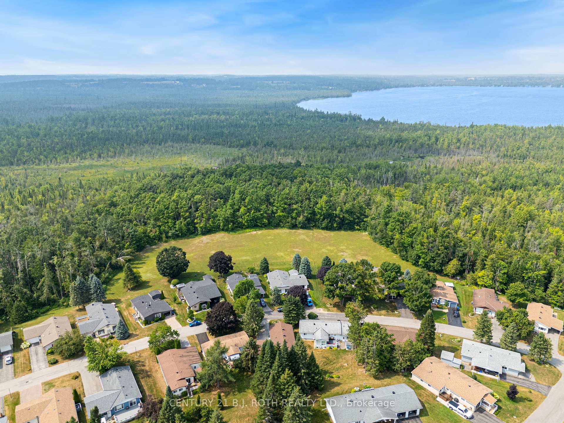Photo 10 of 62 Tamarack Drive, Oro-Medonte, Hawkestone — HOMEH