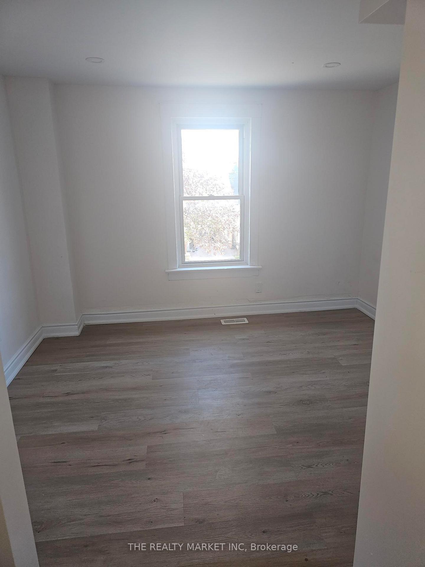 Photo 7 of 58 Kenneth Avenue, Oshawa, O'Neill — HOMEH