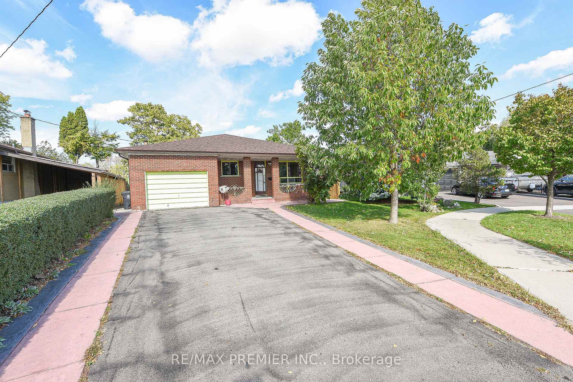 Photo 1 of 35 Taysham Crescent, Etobicoke, Thistletown-Beaumonde Heights — HOMEH