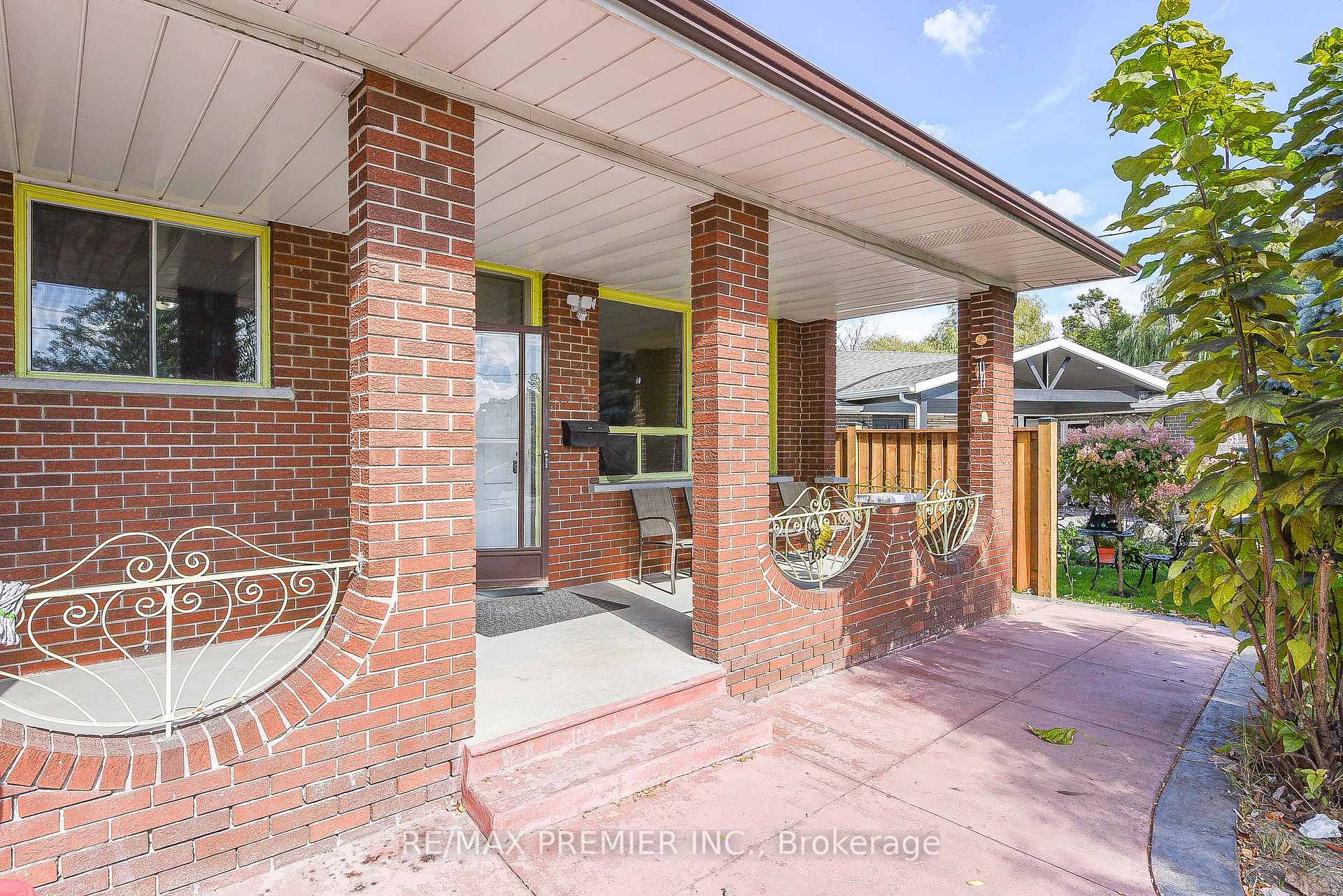 Photo 19 of 35 Taysham Crescent, Etobicoke, Thistletown-Beaumonde Heights — HOMEH