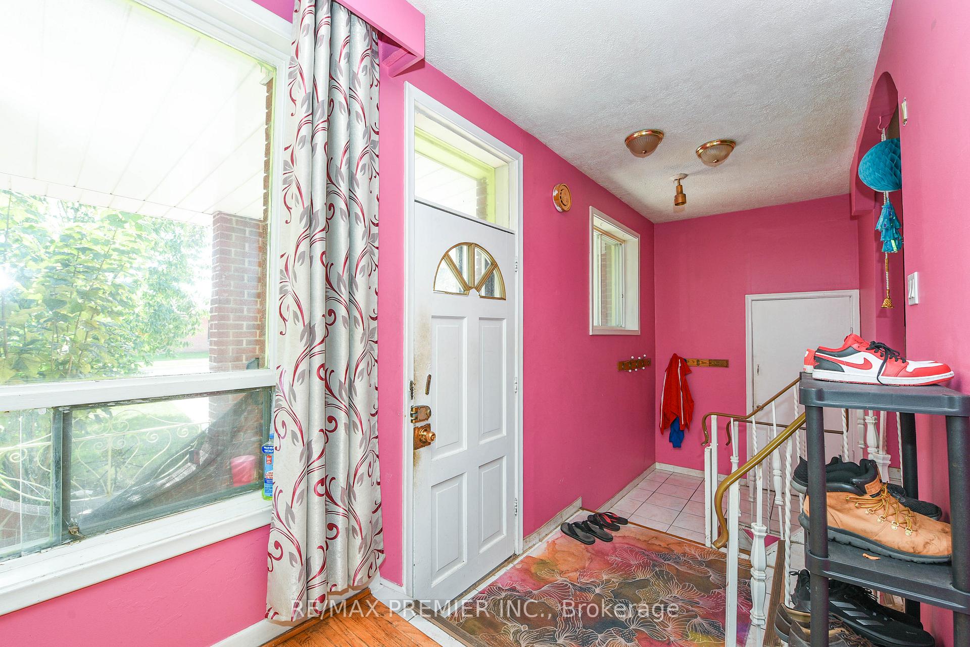 Photo 22 of 35 Taysham Crescent, Etobicoke, Thistletown-Beaumonde Heights — HOMEH