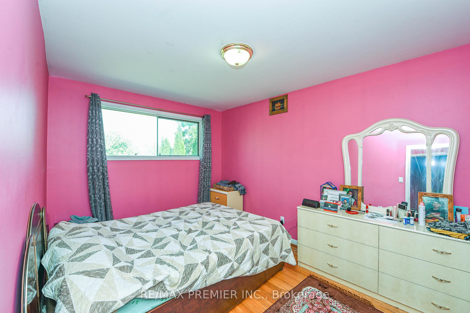Photo 15 of 35 Taysham Crescent, Etobicoke, Thistletown-Beaumonde Heights — HOMEH