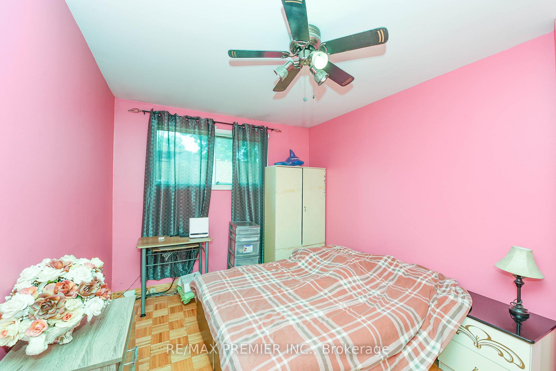 Photo 5 of 35 Taysham Crescent, Etobicoke, Thistletown-Beaumonde Heights — HOMEH