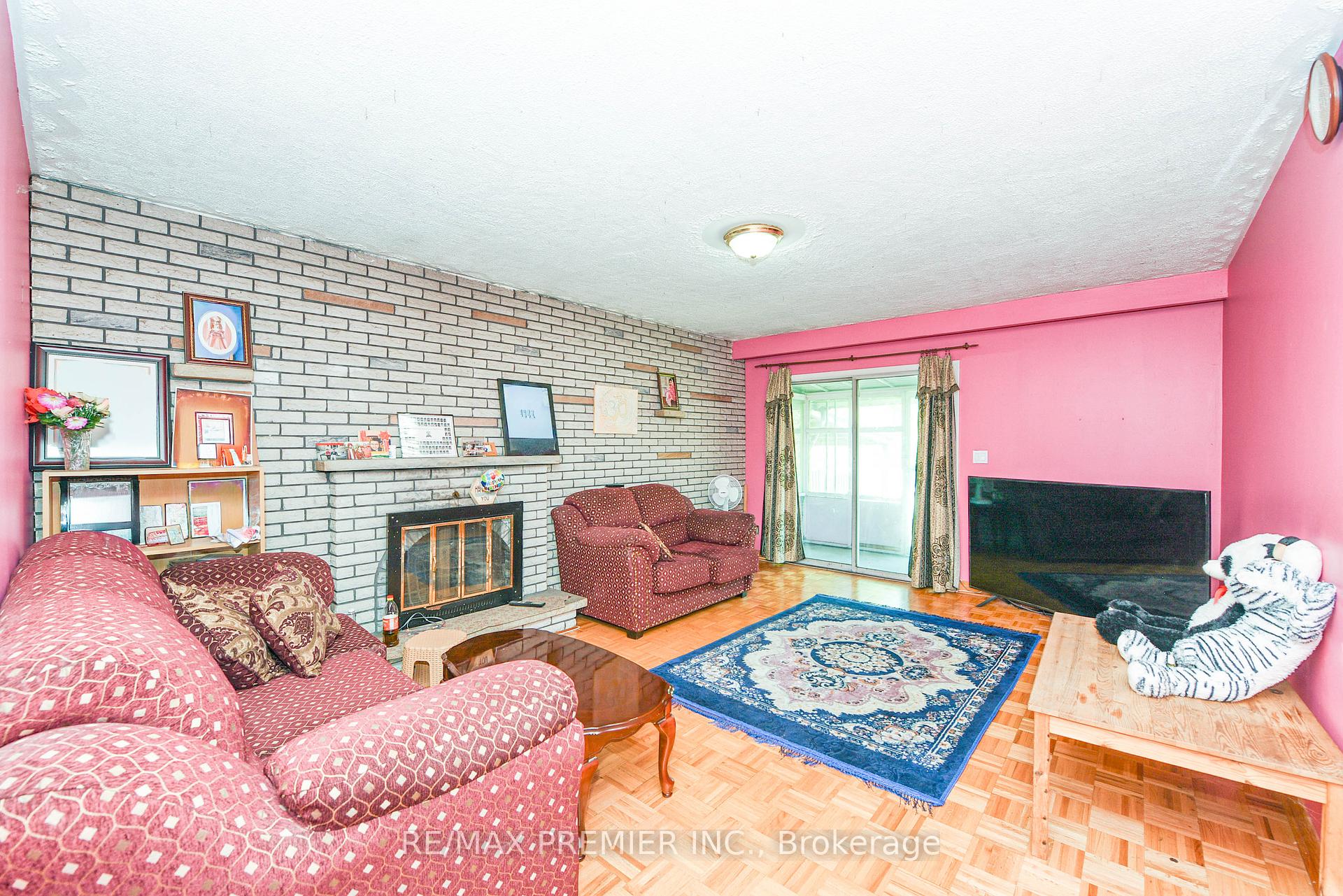 Photo 27 of 35 Taysham Crescent, Etobicoke, Thistletown-Beaumonde Heights — HOMEH